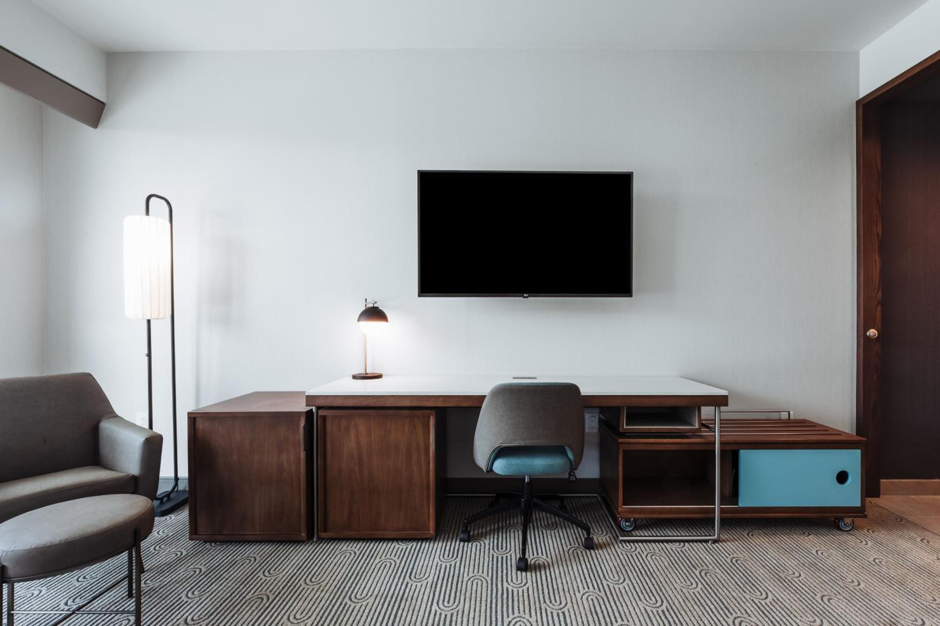 King Room with City View - Photo 9
