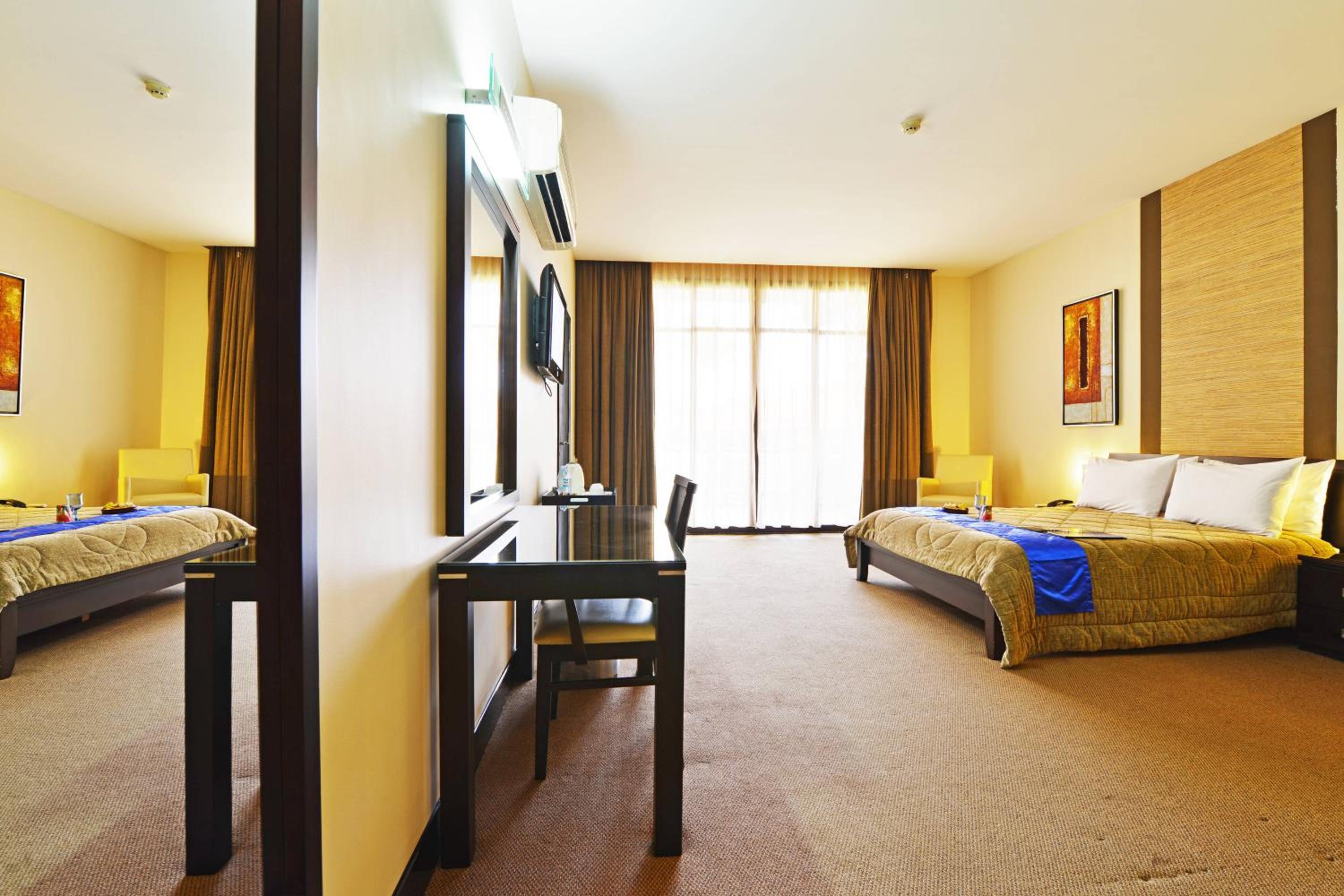 Queen Room With City View photo 2