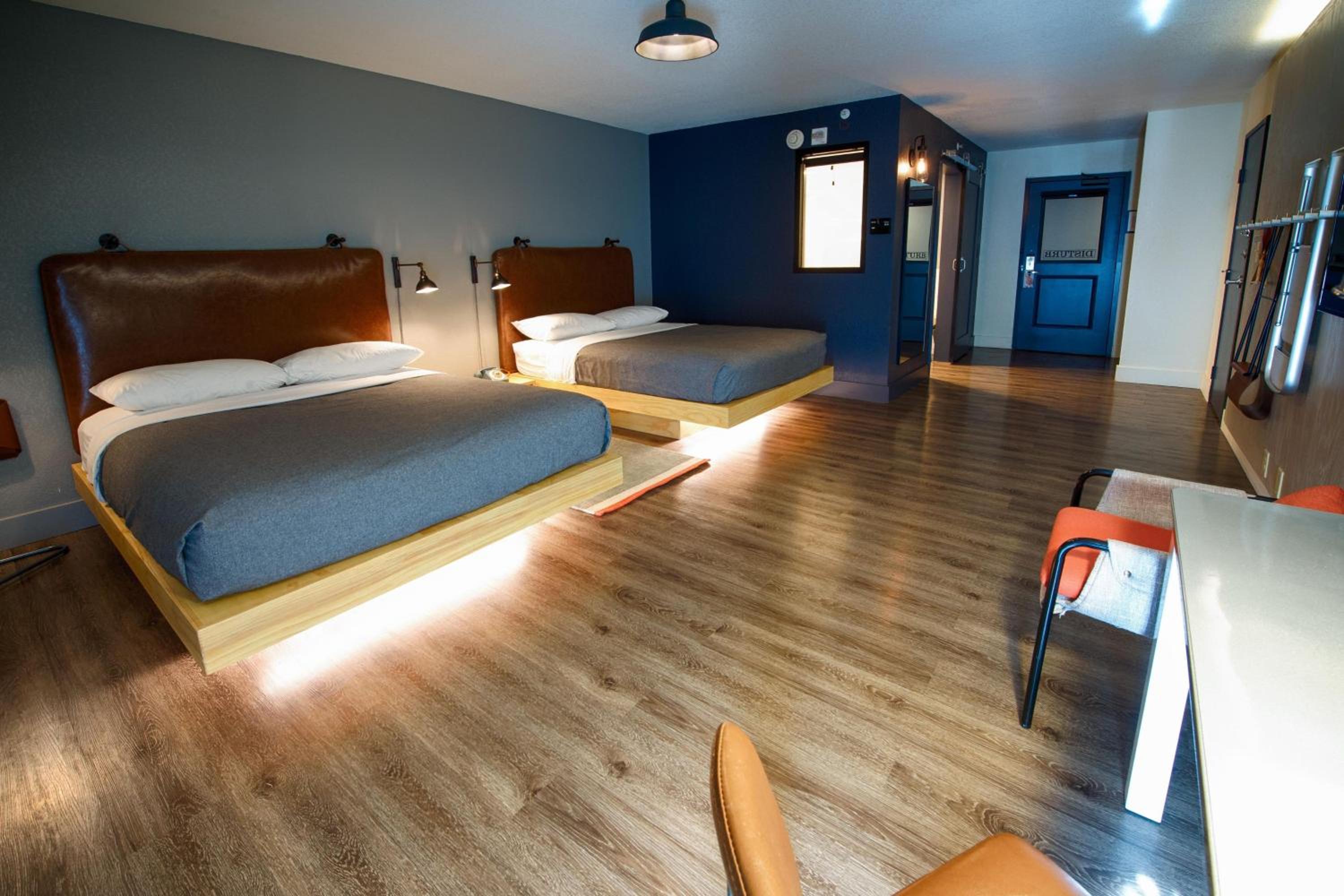 Queen Room with Two Queen Beds - Photo 7