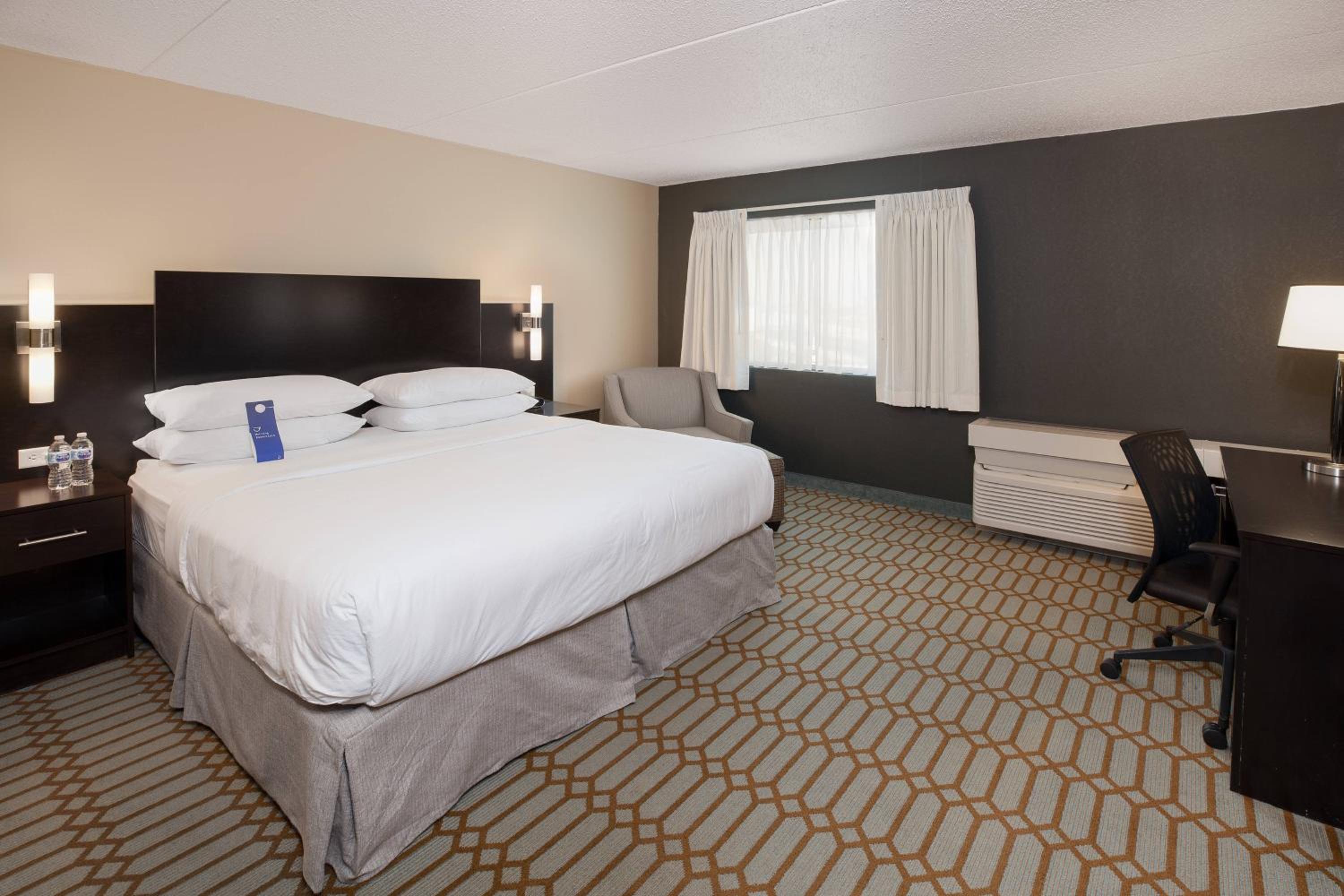King Suite with Sofa Bed - Photo 4