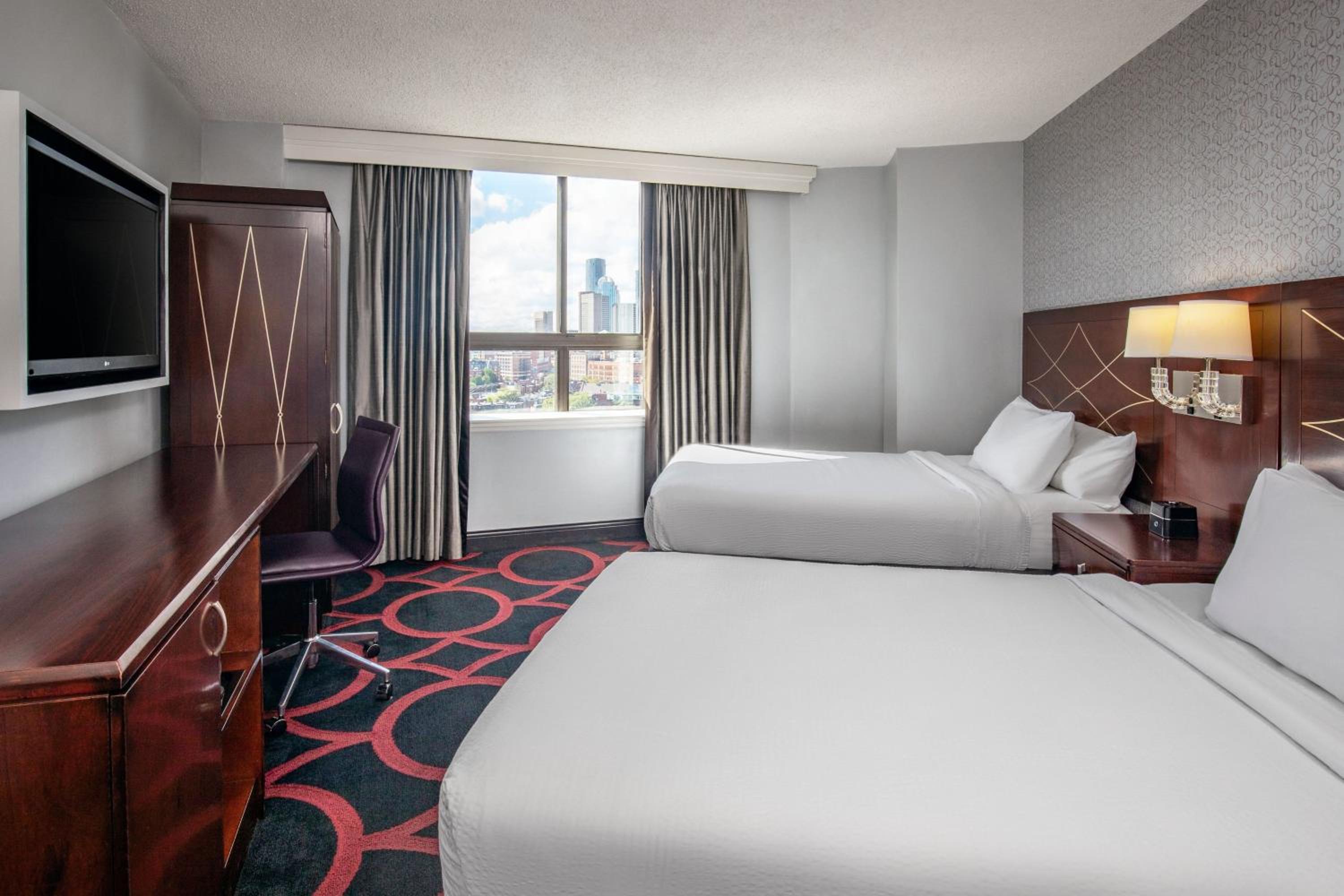 Double Room with City View thumbnail 6