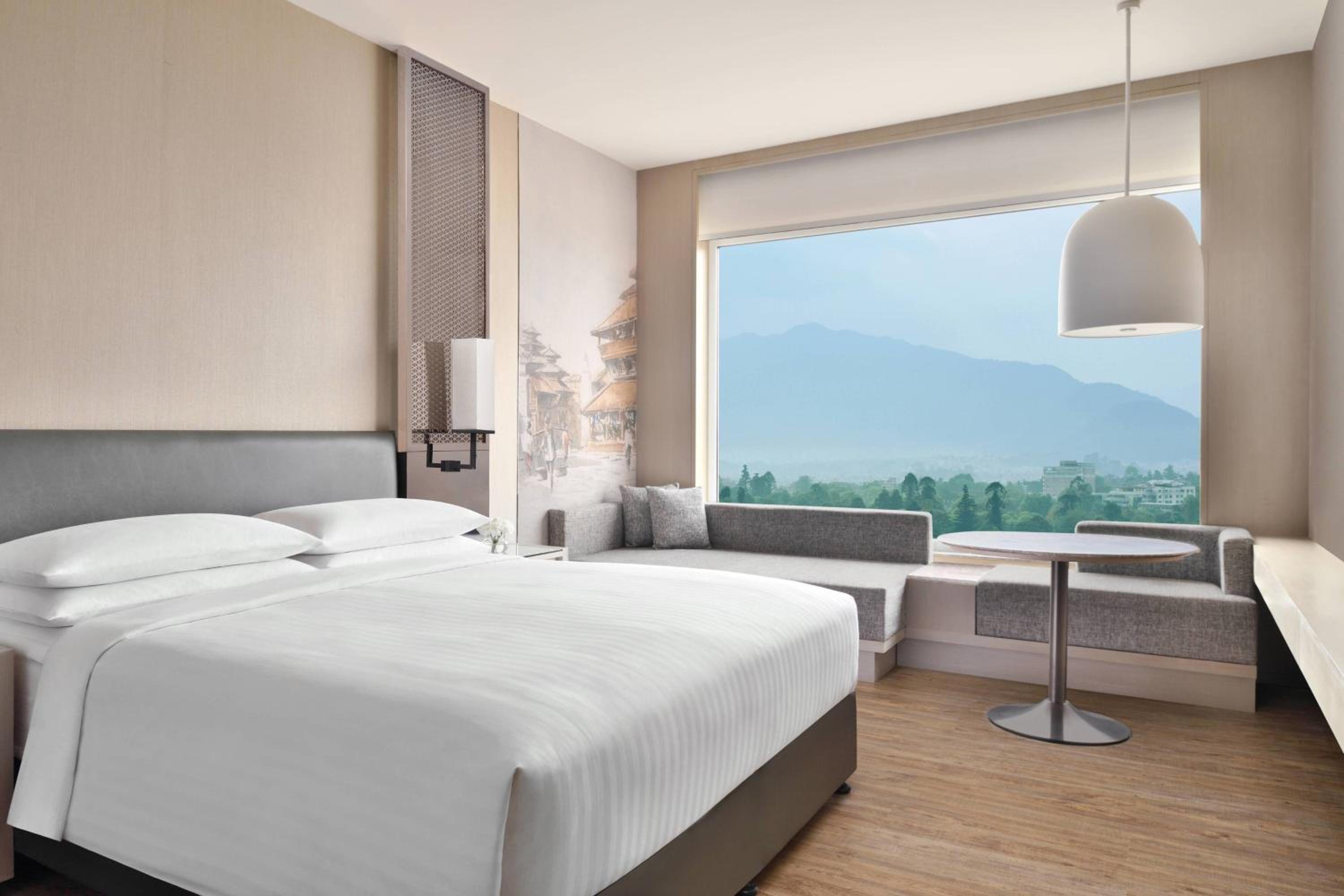 Deluxe Room, 1 King, Mountain view - Photo 2