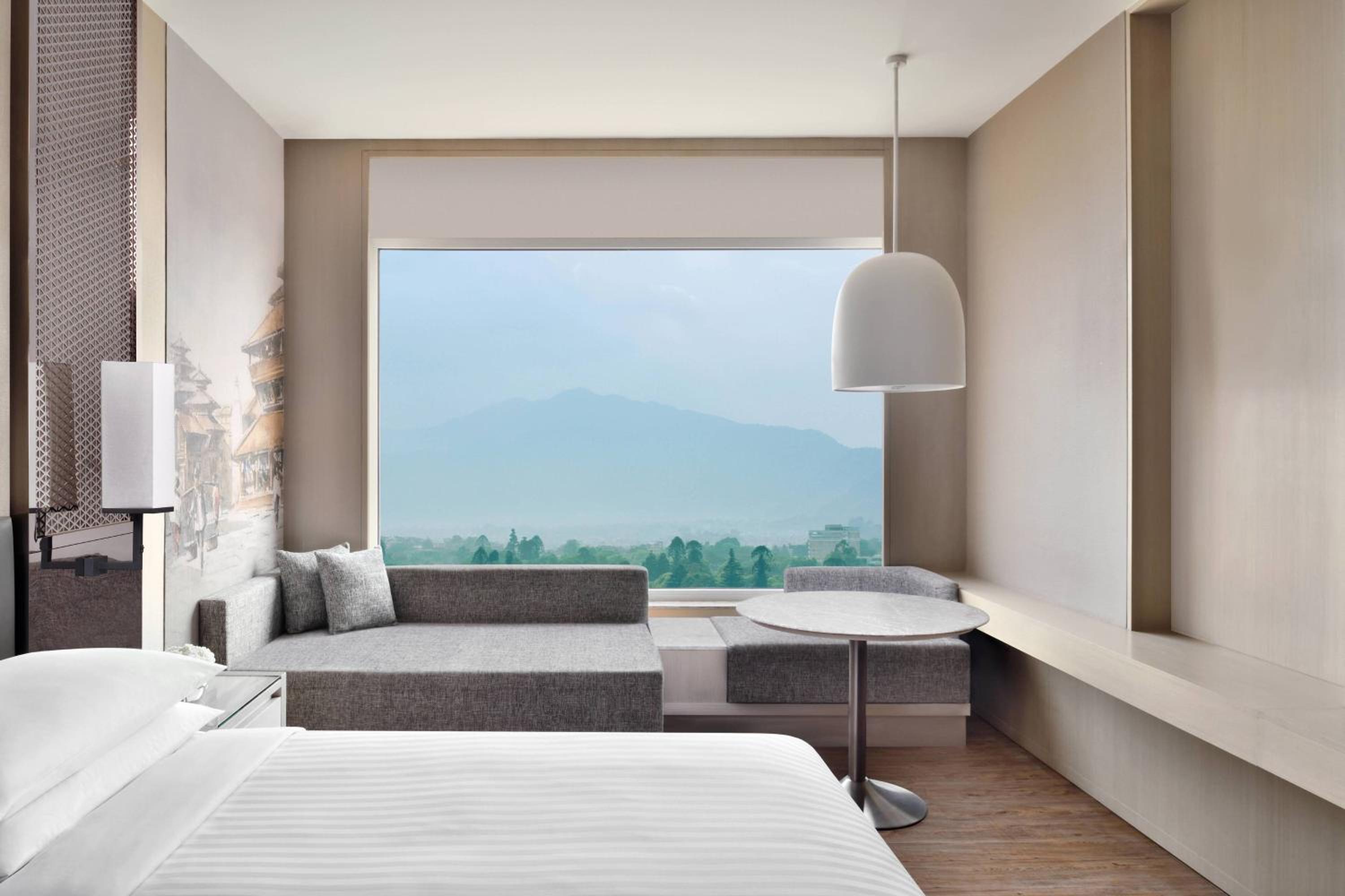 Deluxe Room, 1 King, Mountain view - Photo 3