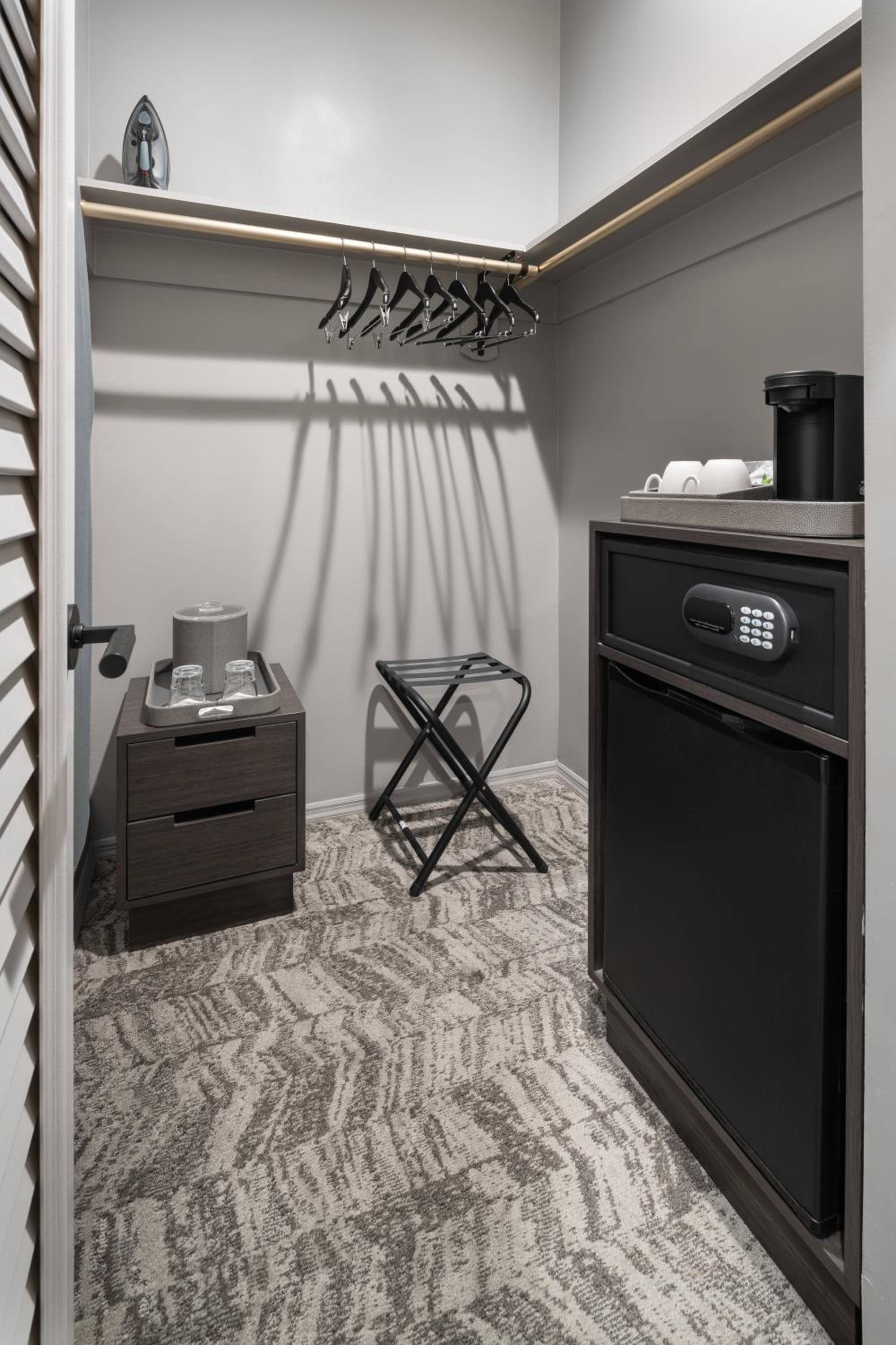 Suite with Two Double Beds and Sofa Bed - Photo 4