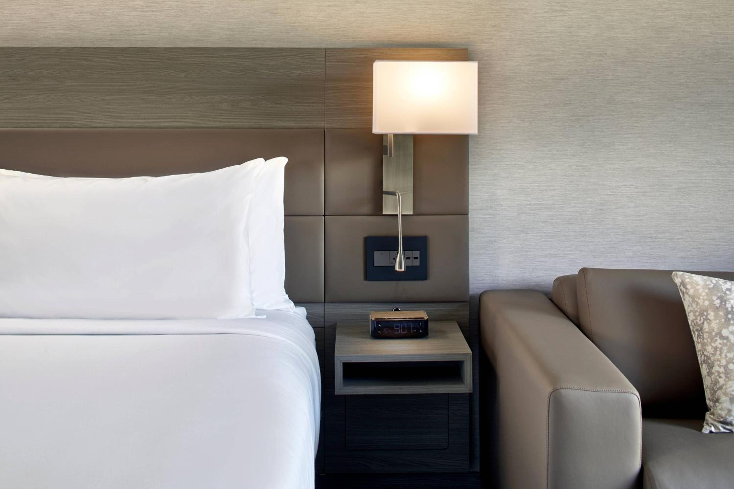 King Room with Sofa Bed - Hearing Accessible - Photo 4