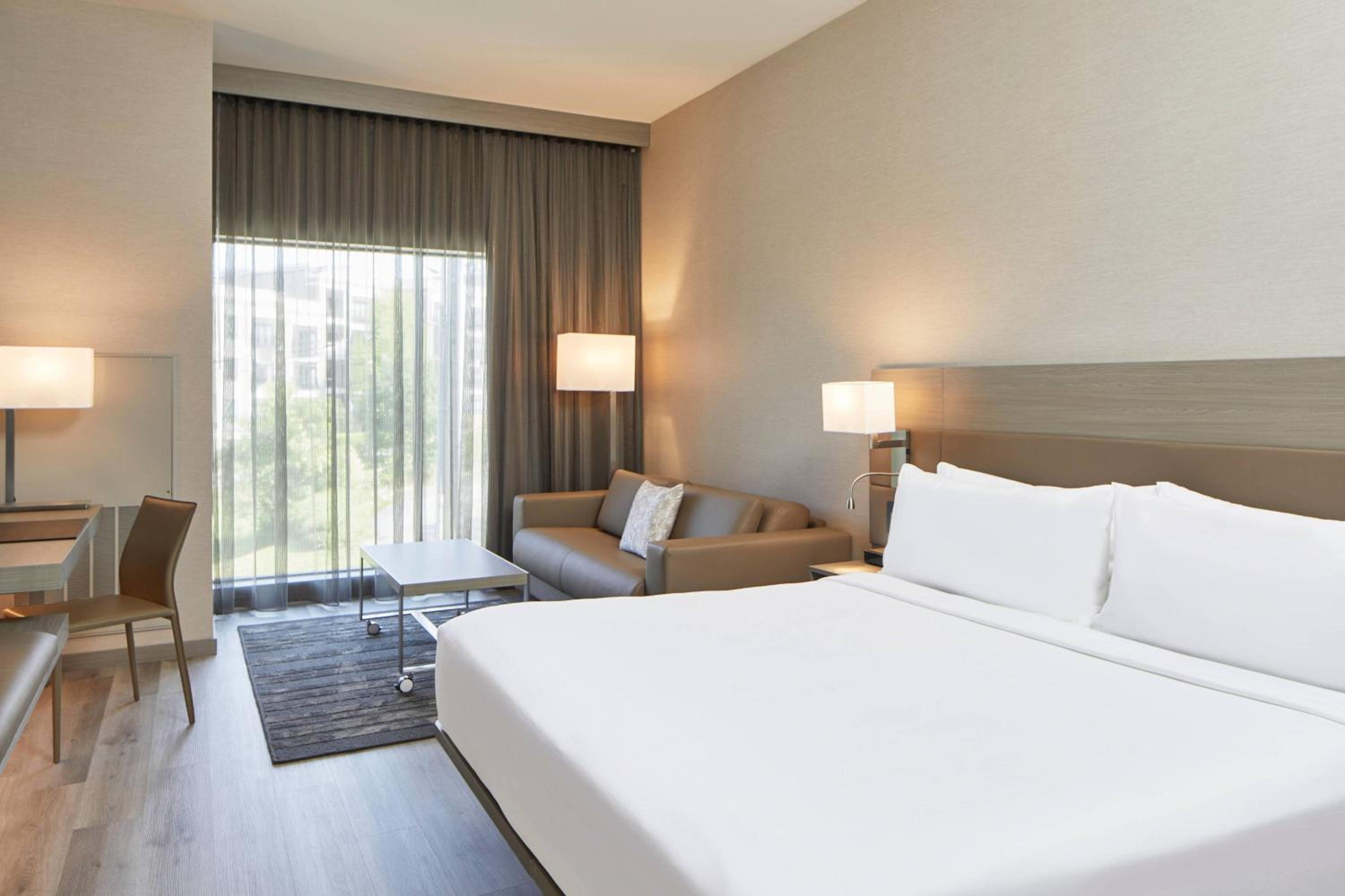 King Room with Sofa Bed - Hearing Accessible - Photo 5