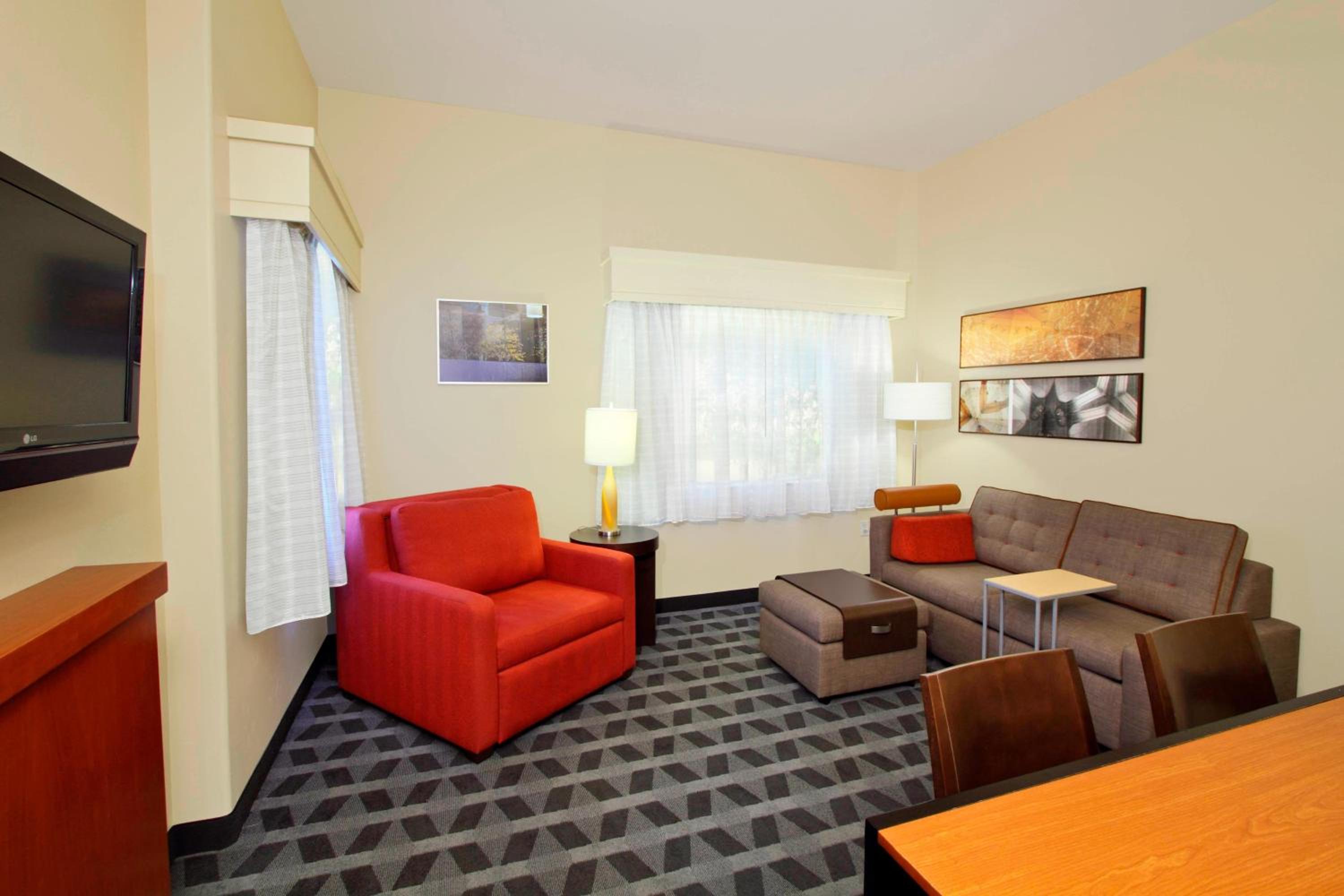 Two-Bedroom Suite - Photo 2
