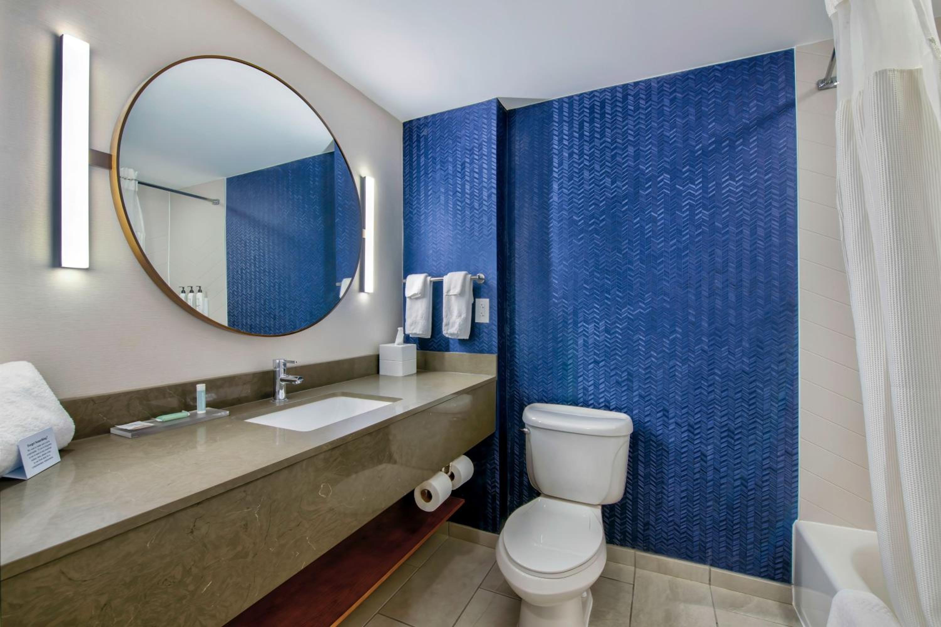 Queen Room with Two Queen Beds and Bathtub - Mobility Access photo 2