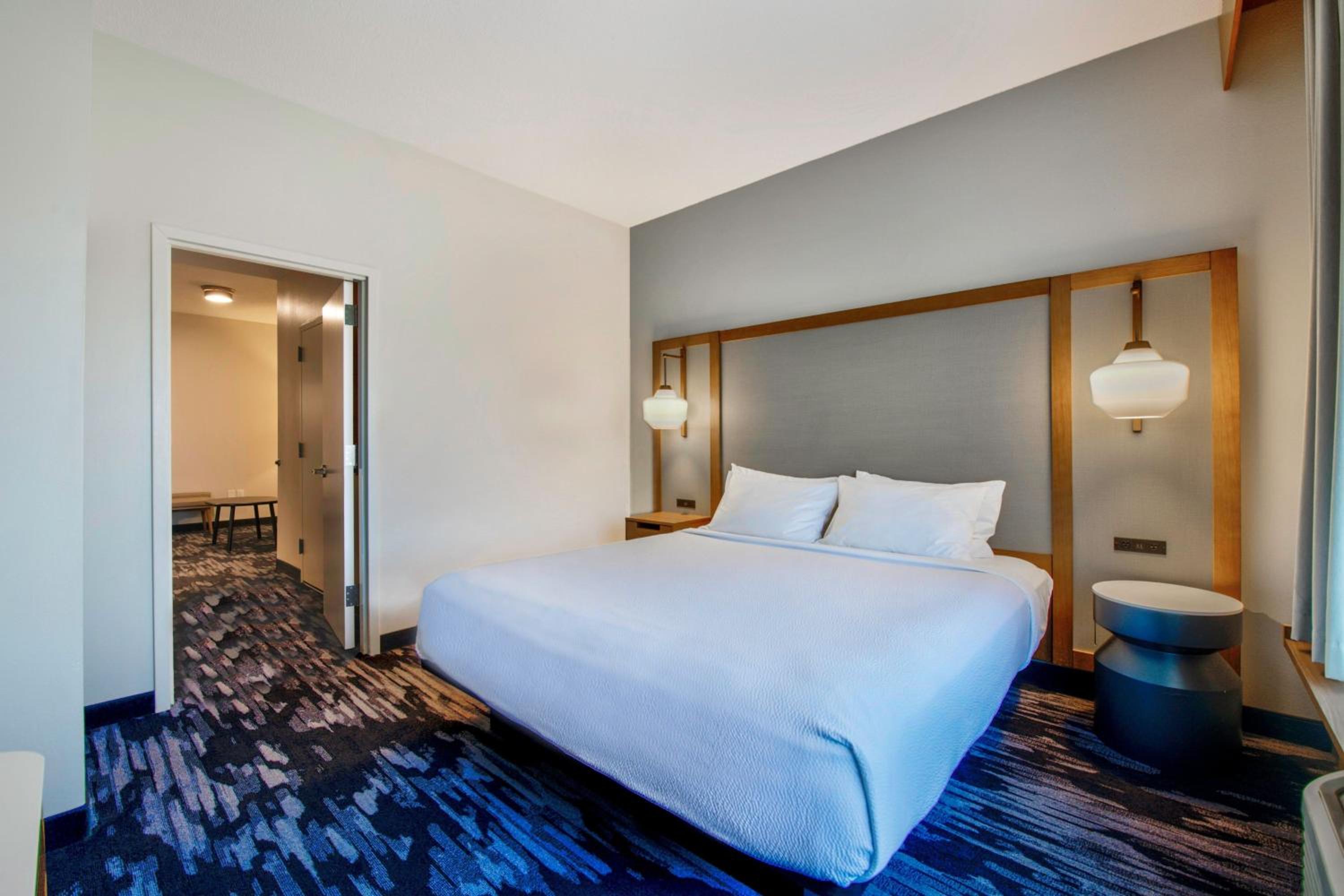 King Suite with Bathtub and Sofa Bed - Mobility Access/Hearing Accessible photo 3