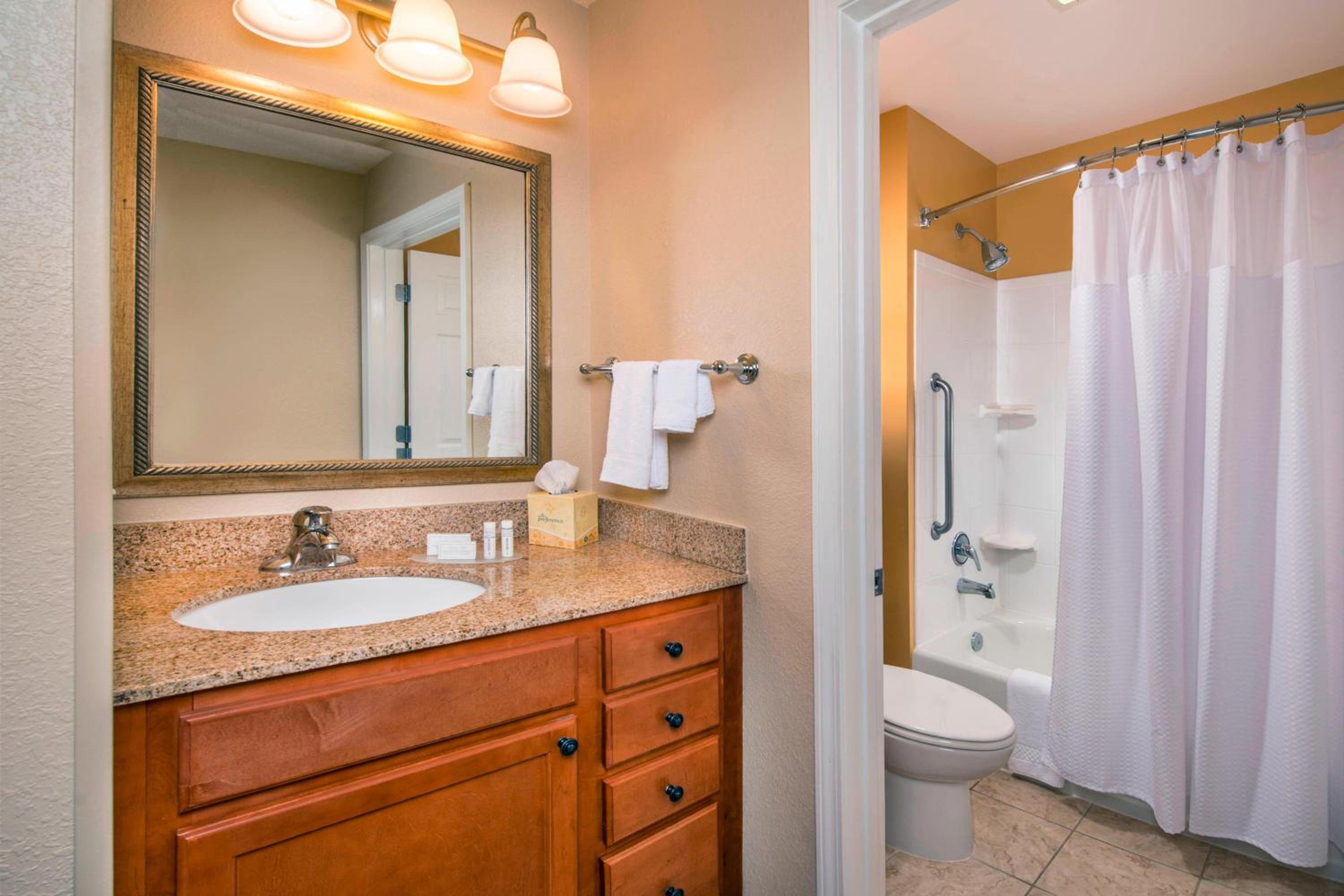 Two-Bedroom Suite photo 3
