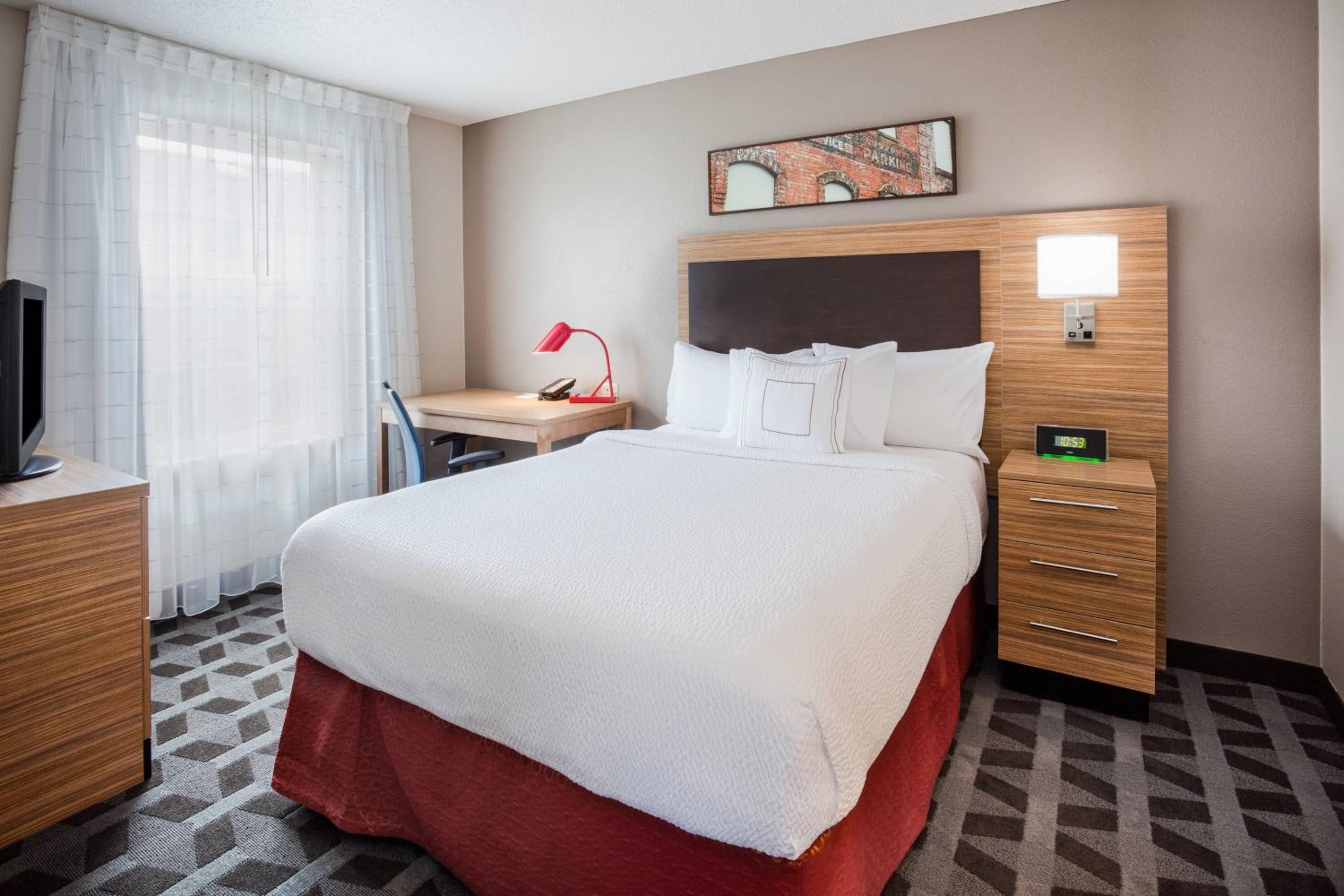 Two-Bedroom Queen Suite with Sofa Bed - Photo 3
