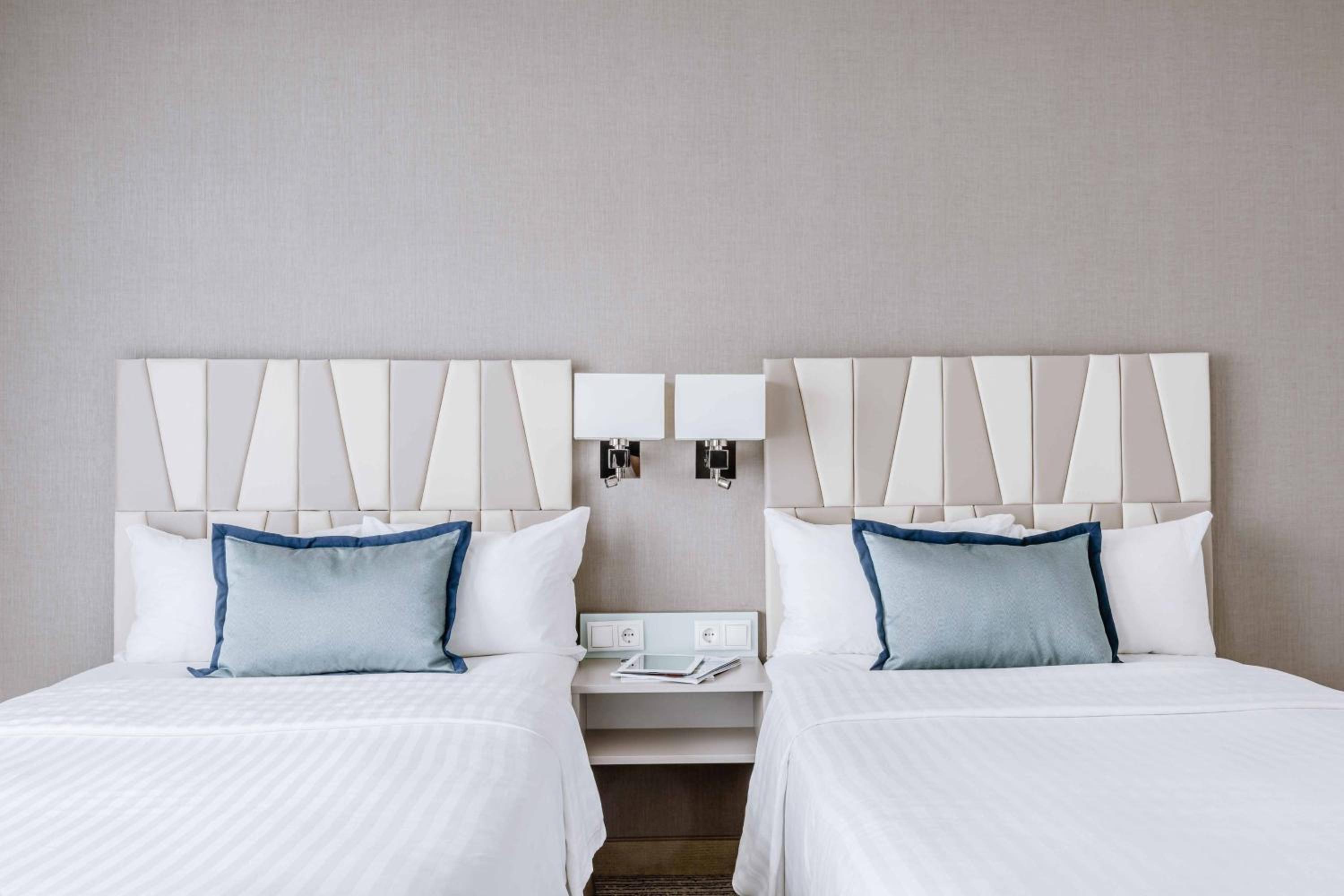 Inner Courtyard Room with Twin Bed