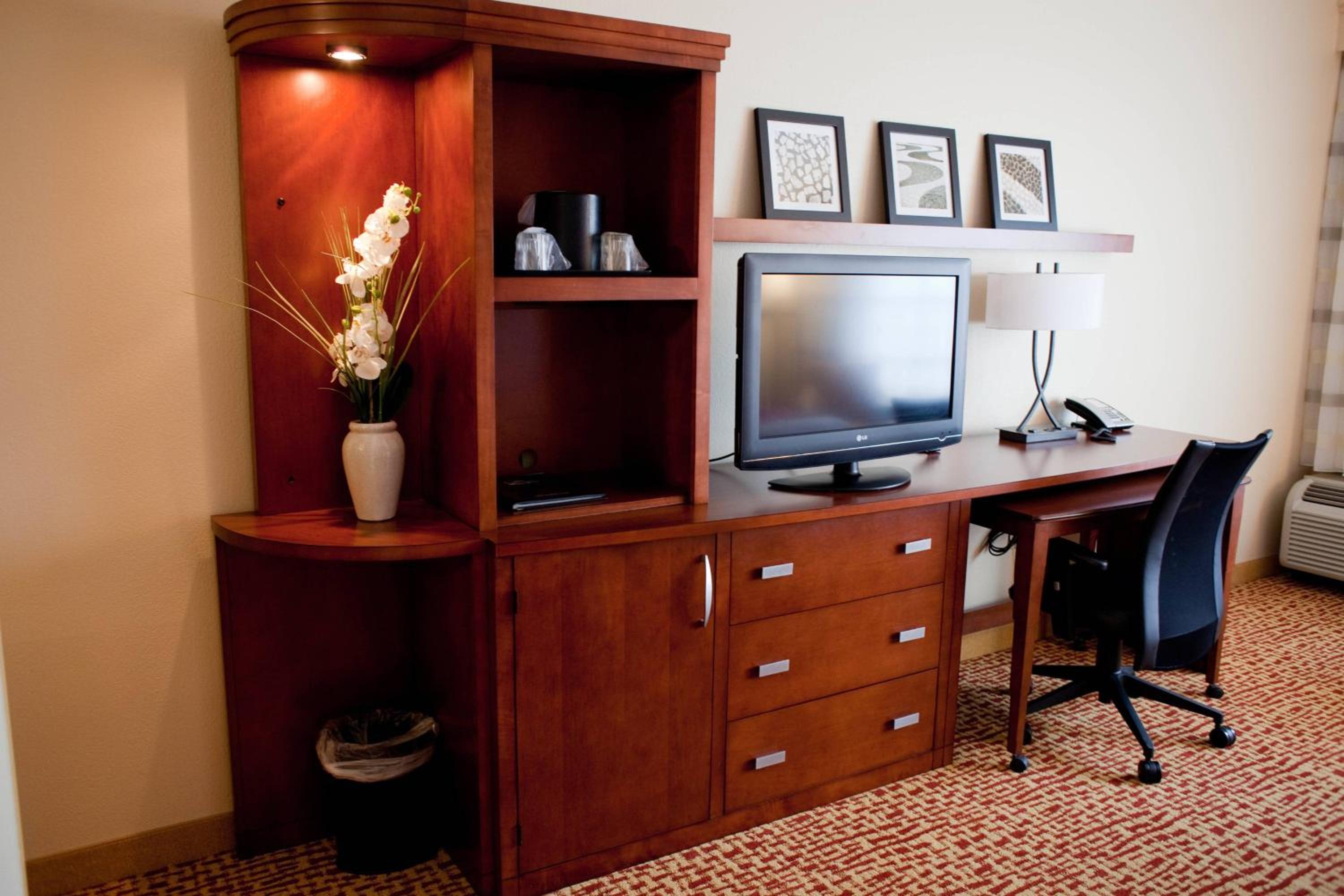 Larger Guest room, 1 King, Ground floor photo 1