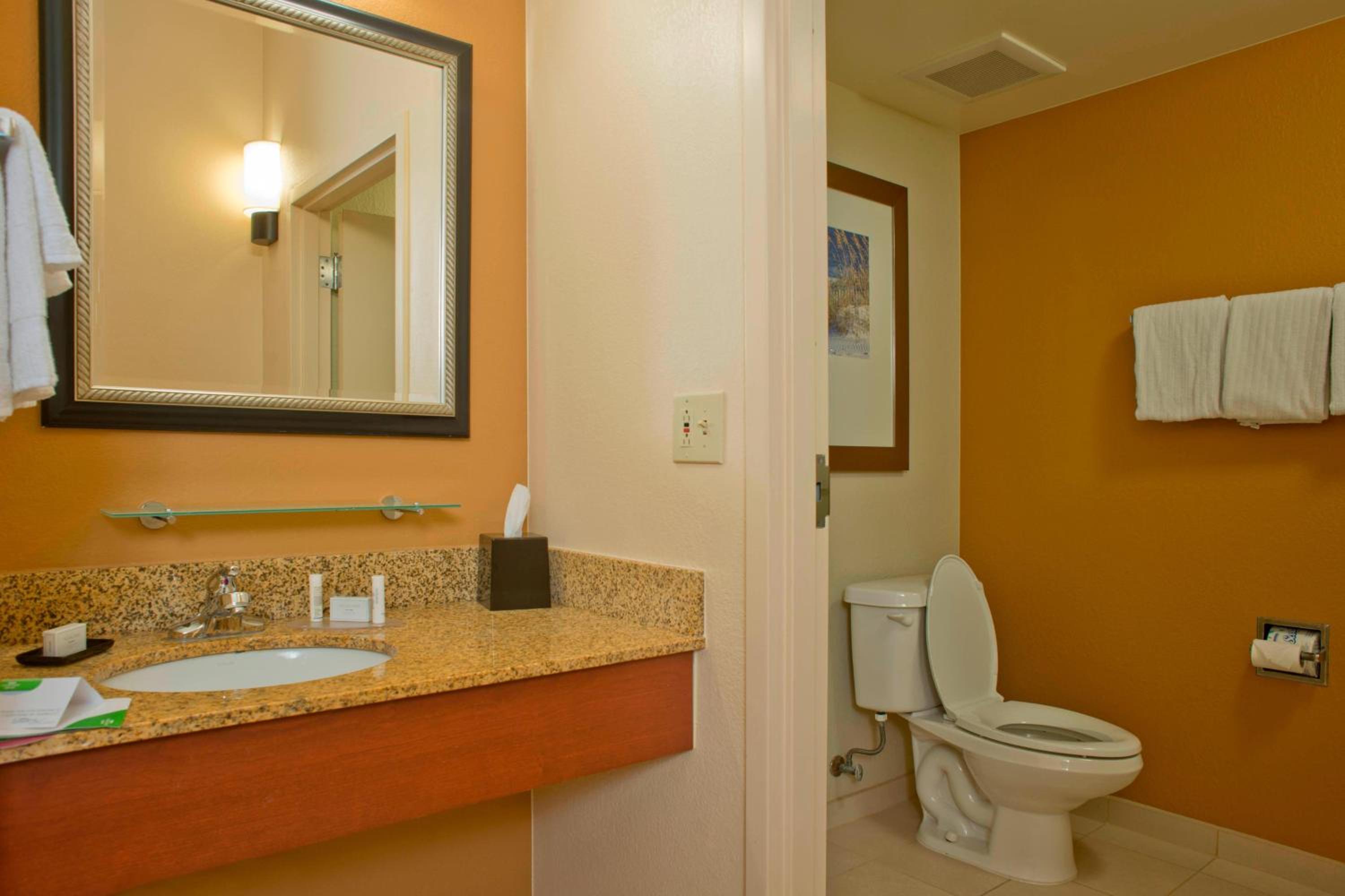 Larger Guest room, 1 King, Ground floor photo 2