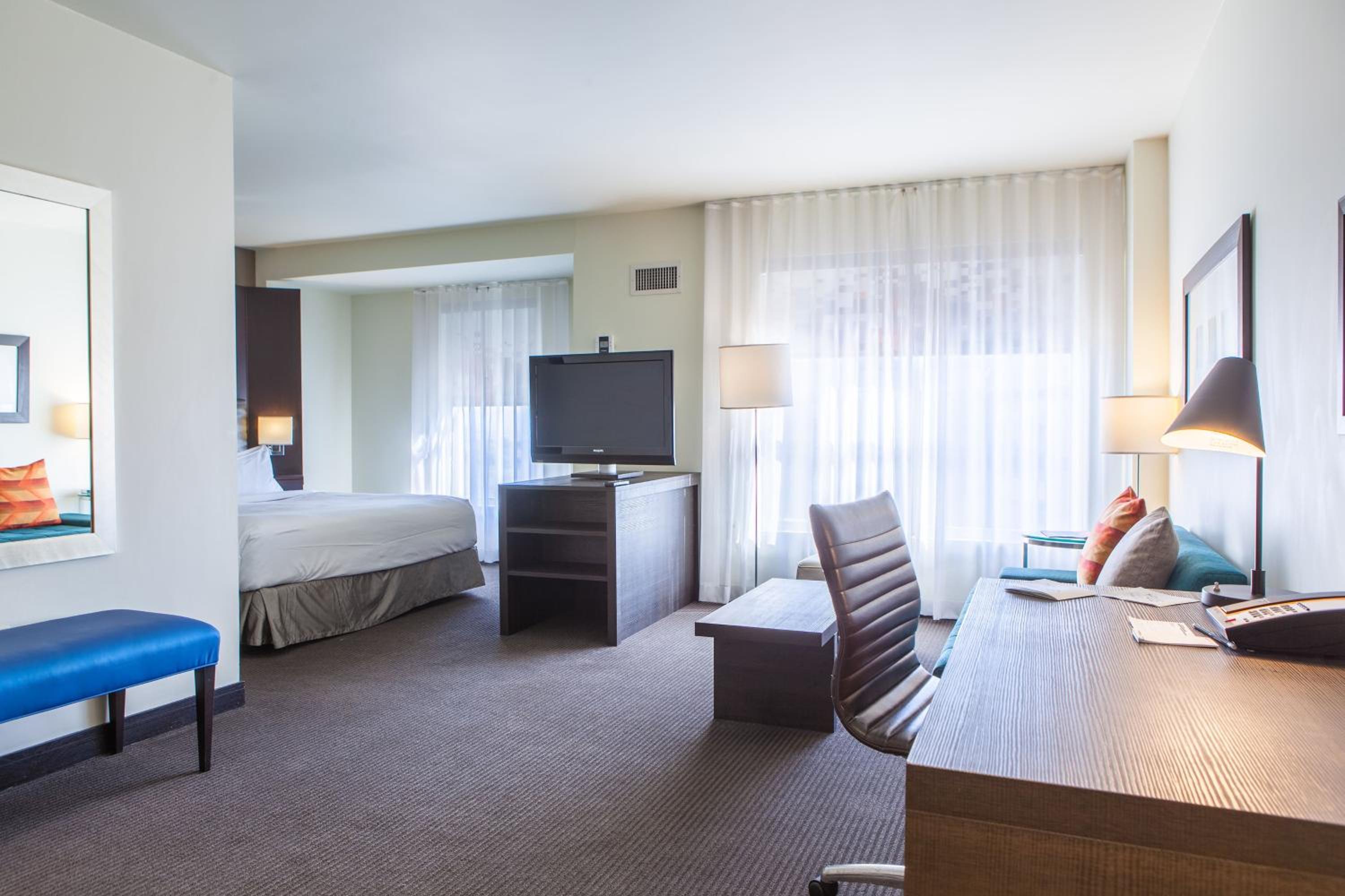 Sweet, Suite, 1 King - Photo 2