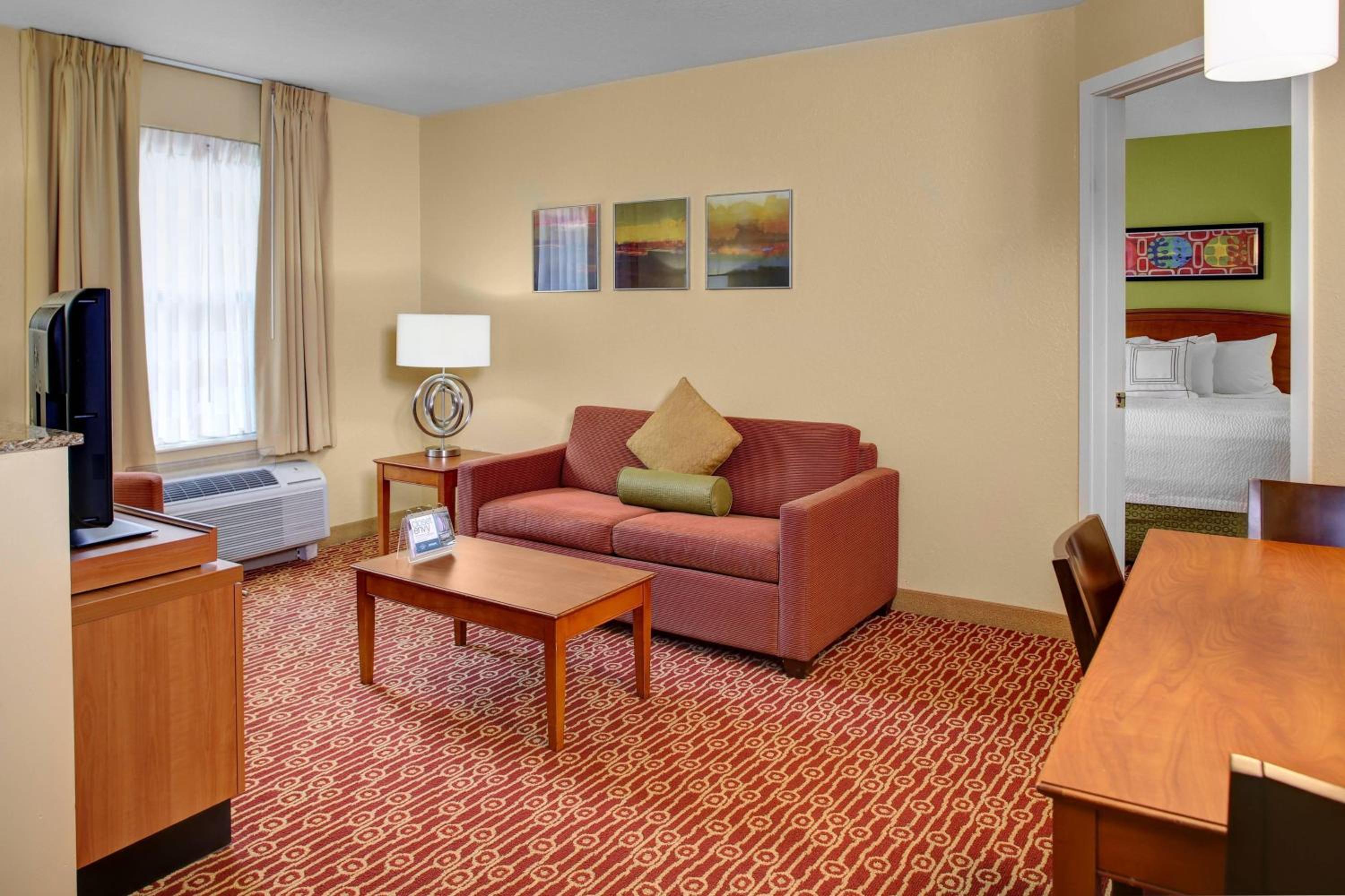 1 Bedroom Suite, 1 Queen, Sofa bed - Photo 4