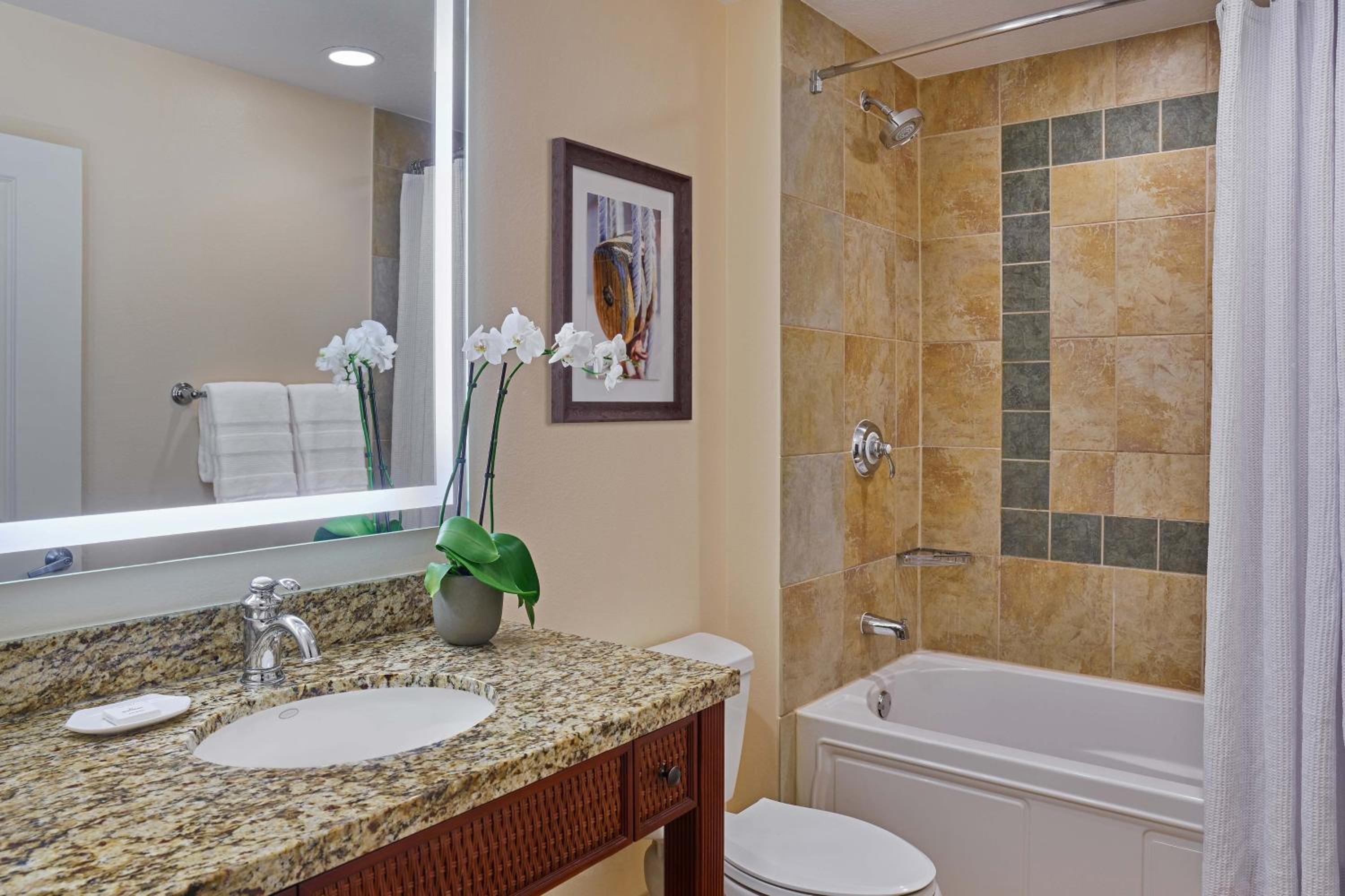 One-Bedroom Small King Villa with Sofa Bed 3
