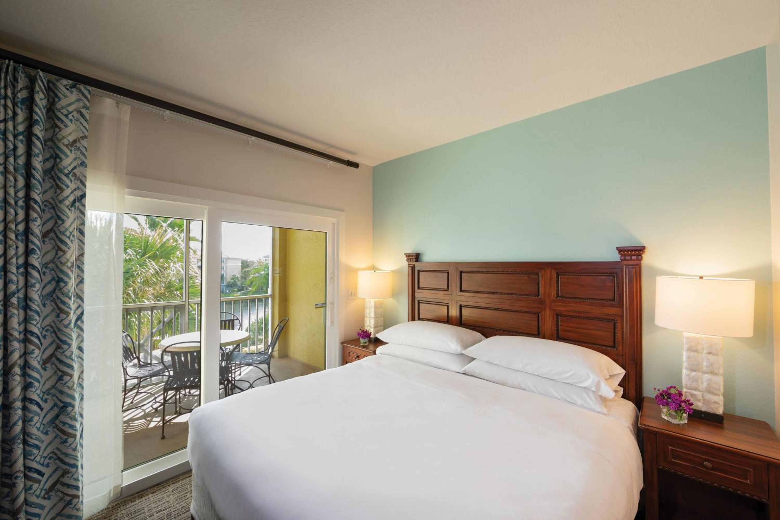 One-Bedroom Smaller Villa with King and Sofa Bed and Balcony