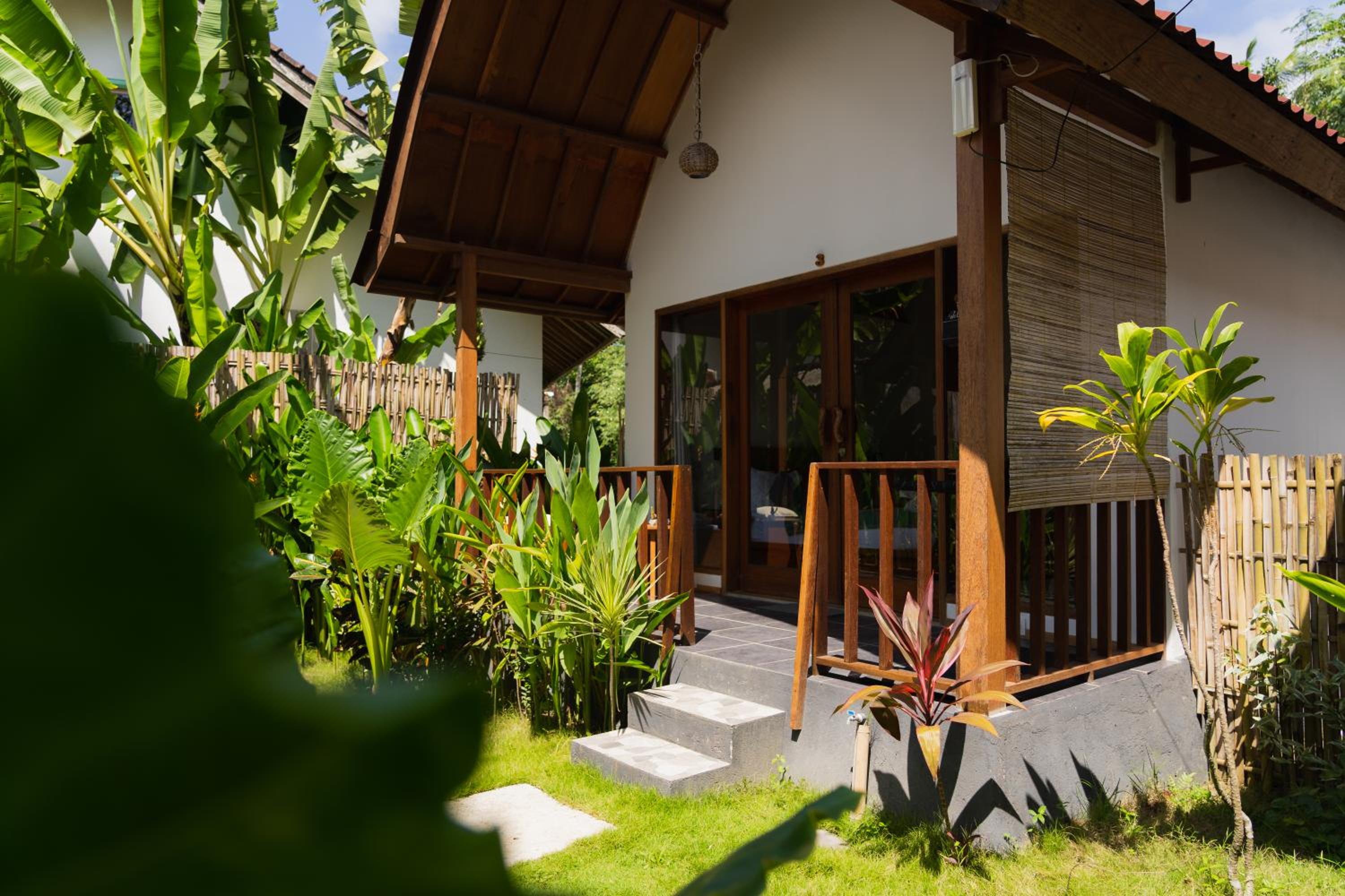 Bungalow with Garden View - Photo 26
