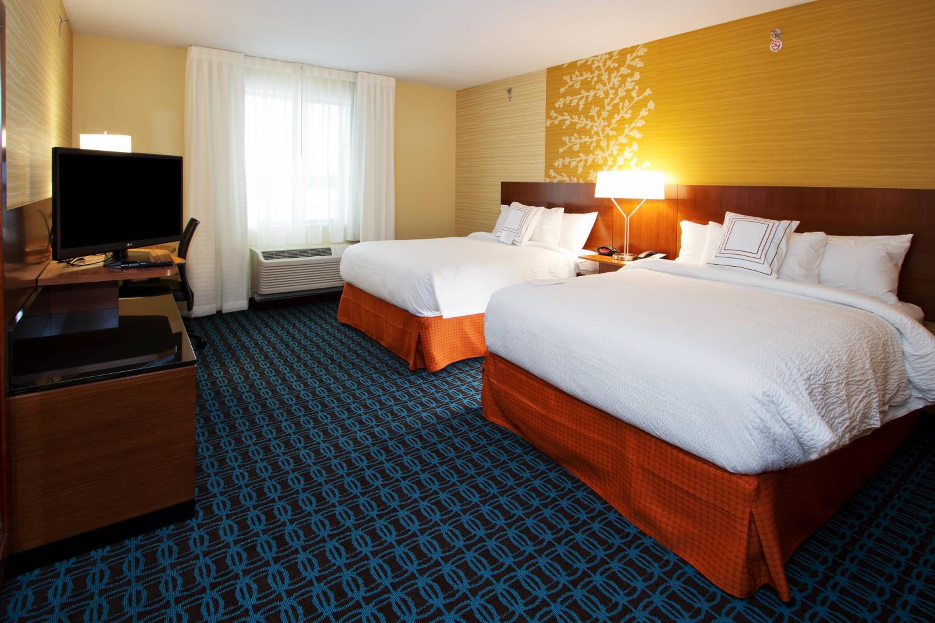 Queen Room with Two Queen Beds photo 1