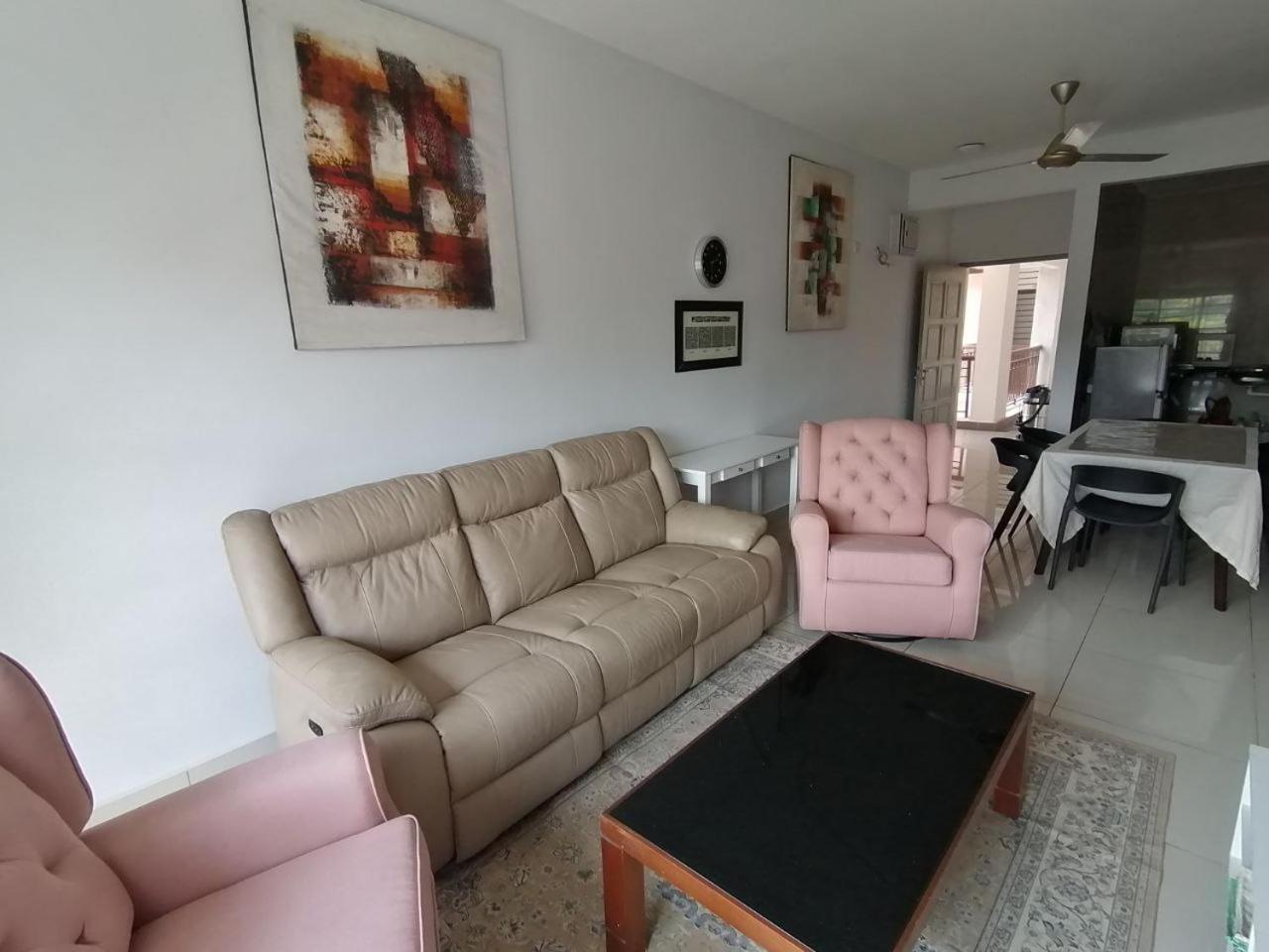 Three-Bedroom Apartment photo 3