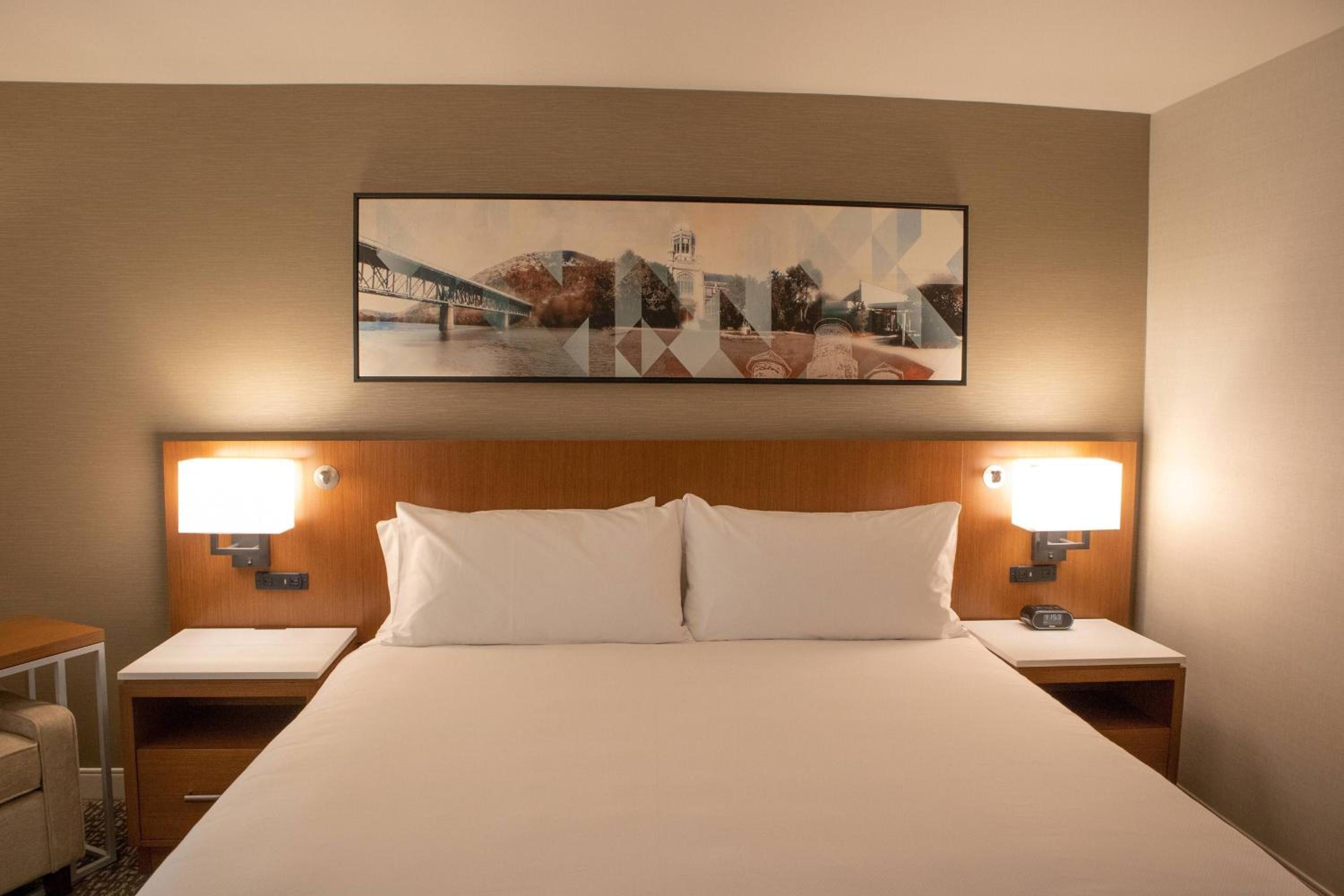Standard King Room - Photo 5