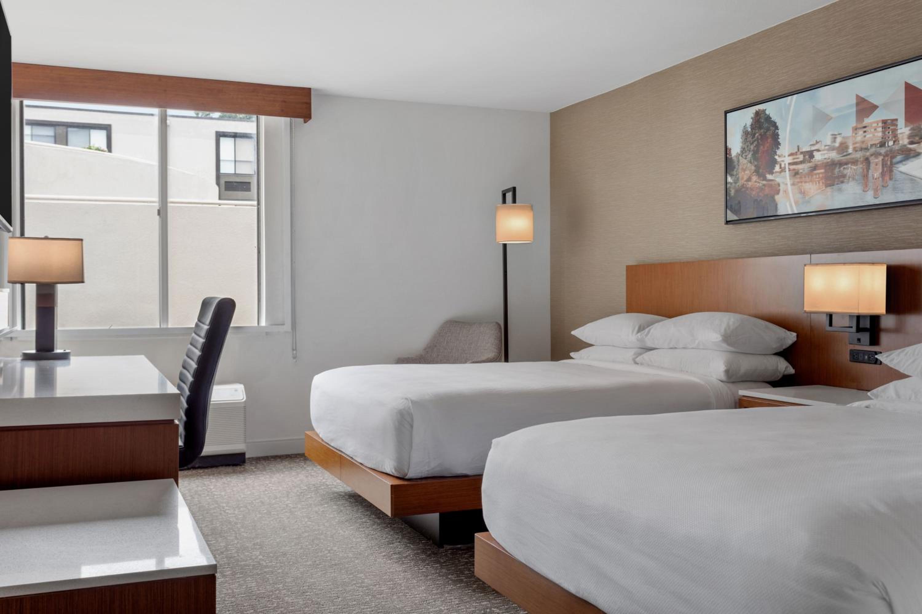 Standard Guest Room with Two Queen Beds - Photo 3