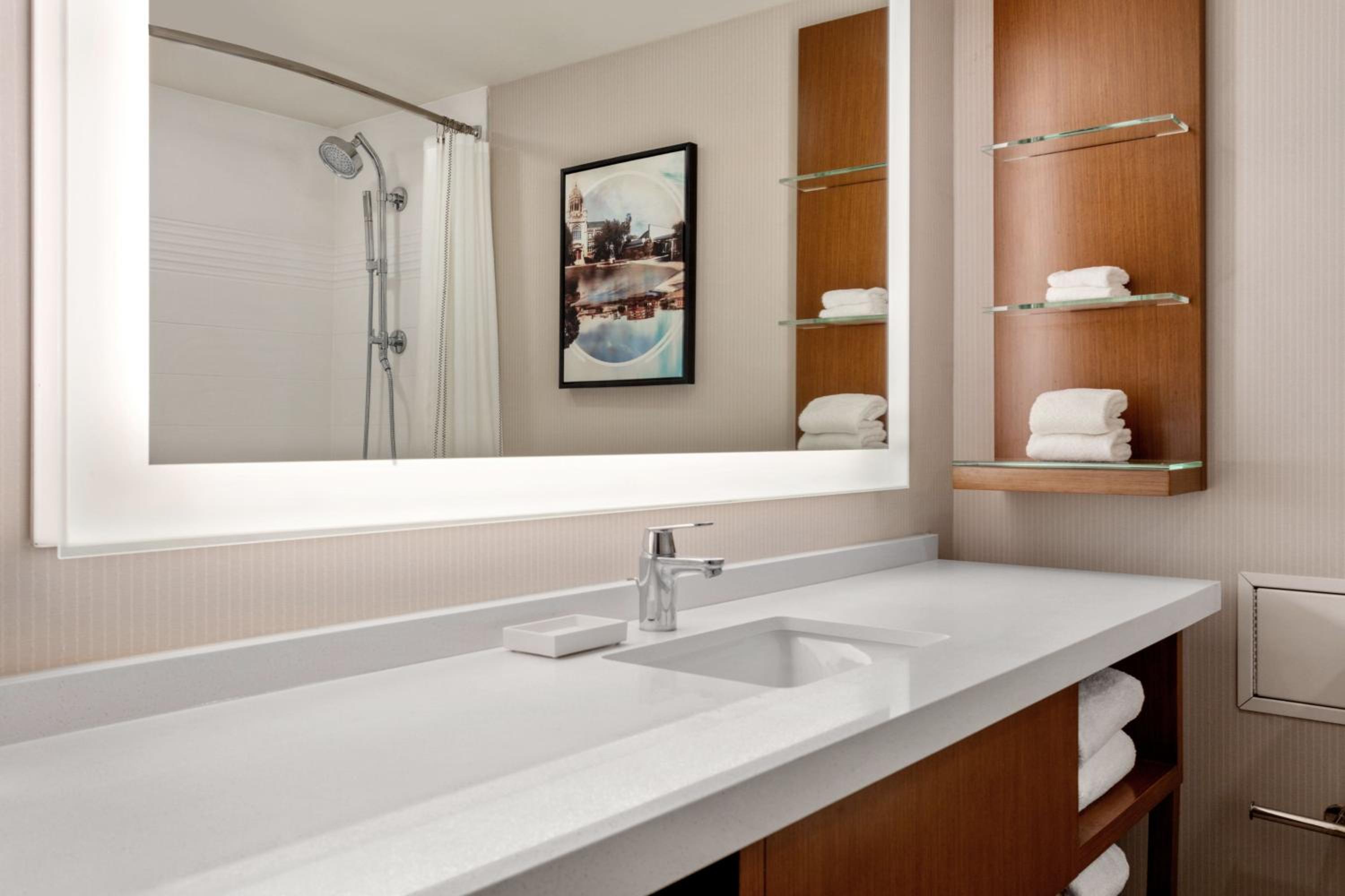 Standard King Room - Photo 3