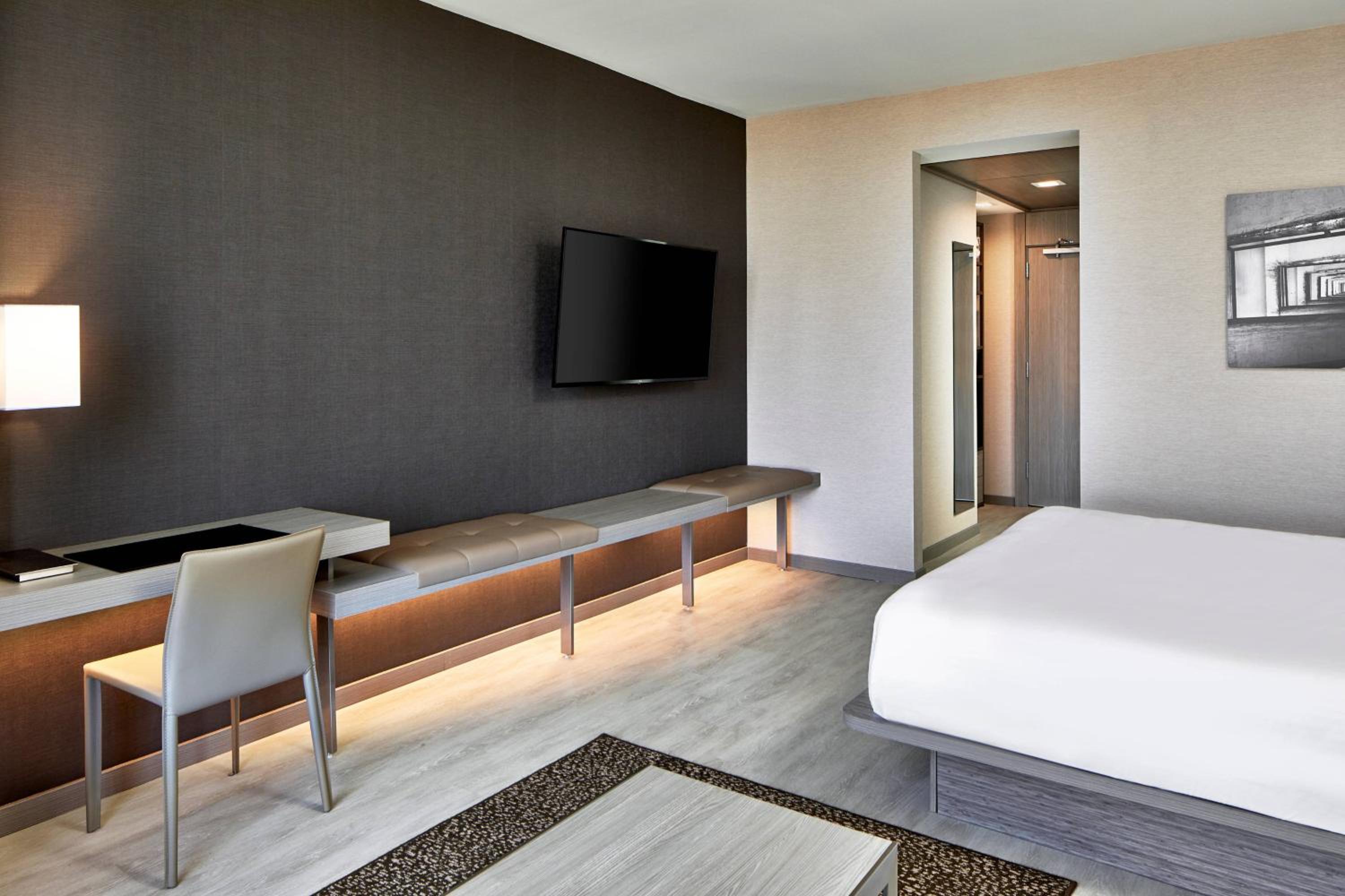 Guest Room with 1 King, Sofa bed - Photo 3