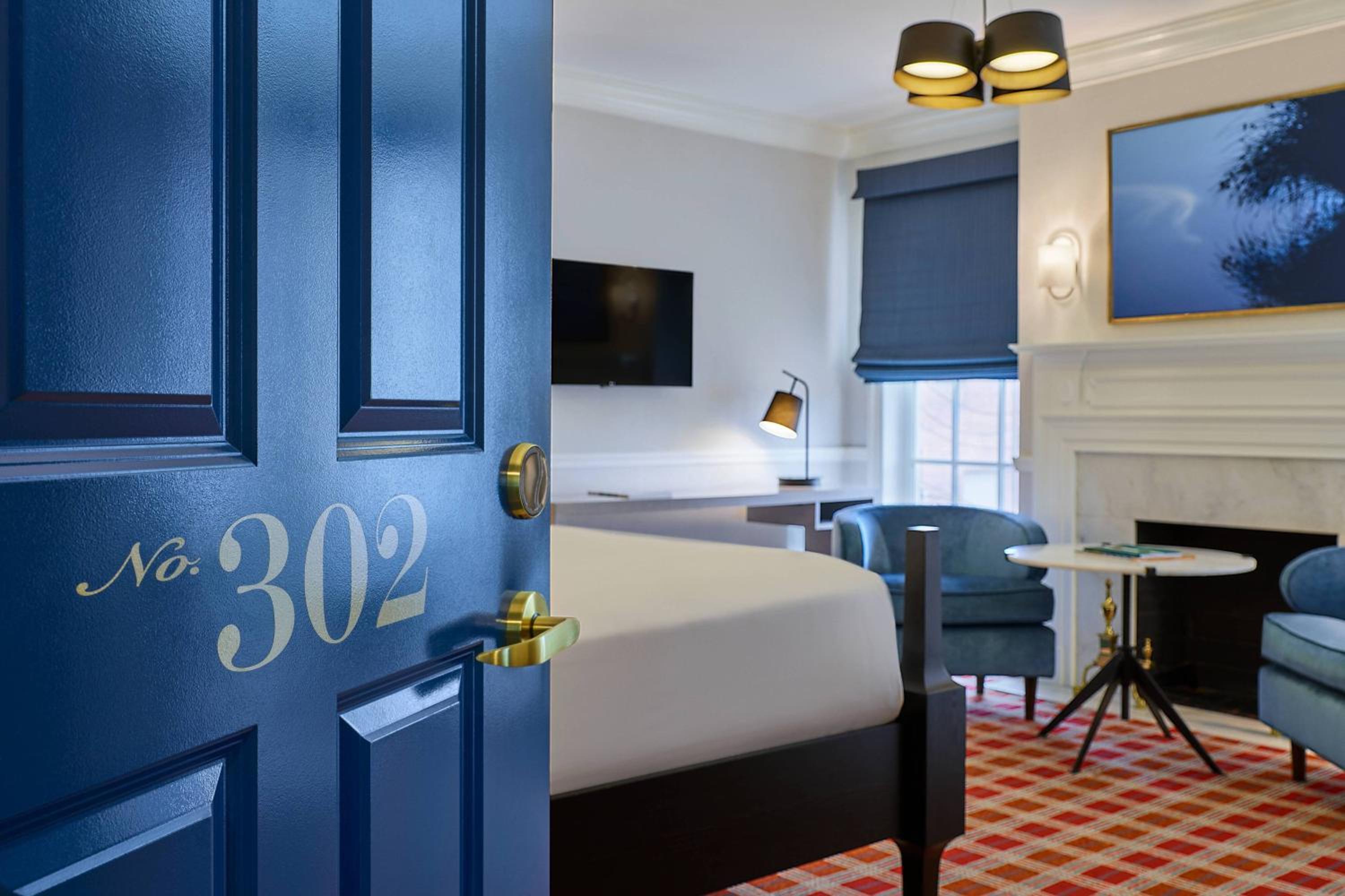  Editor’s King, Guest room, 1 King, Corner room, High floor - Photo 3