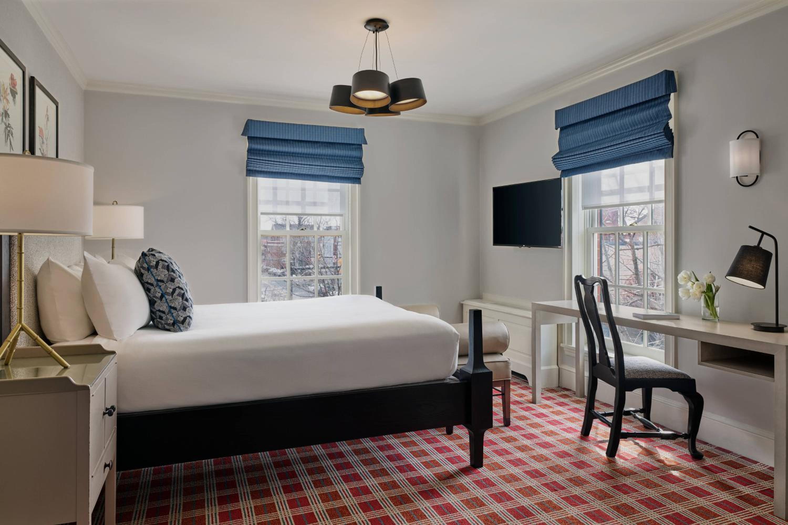 Editor's Queen, Guest room, 1 Queen, Corner room, High floor - Photo 1