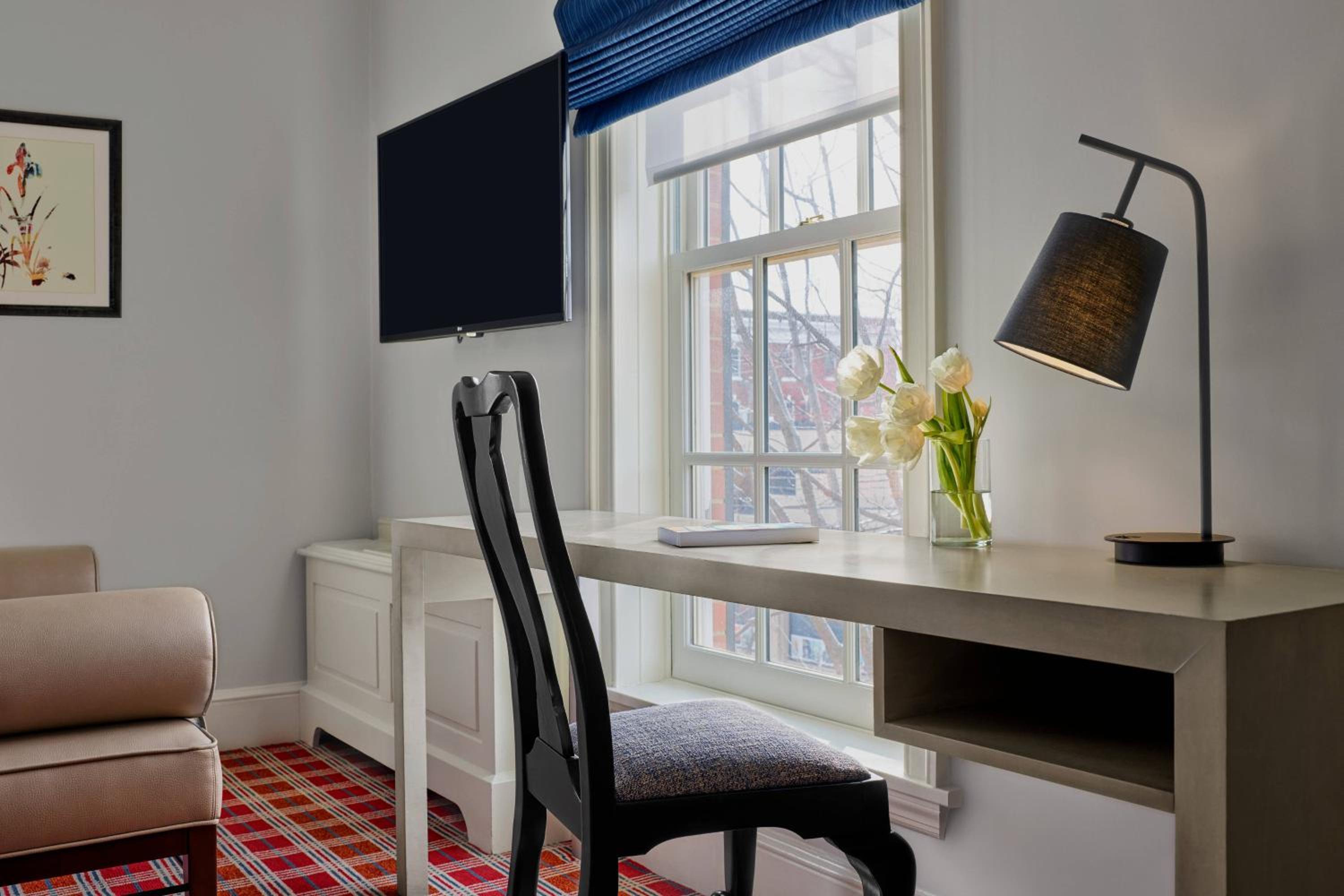  Editor’s King, Guest room, 1 King, Corner room, High floor - Photo 1