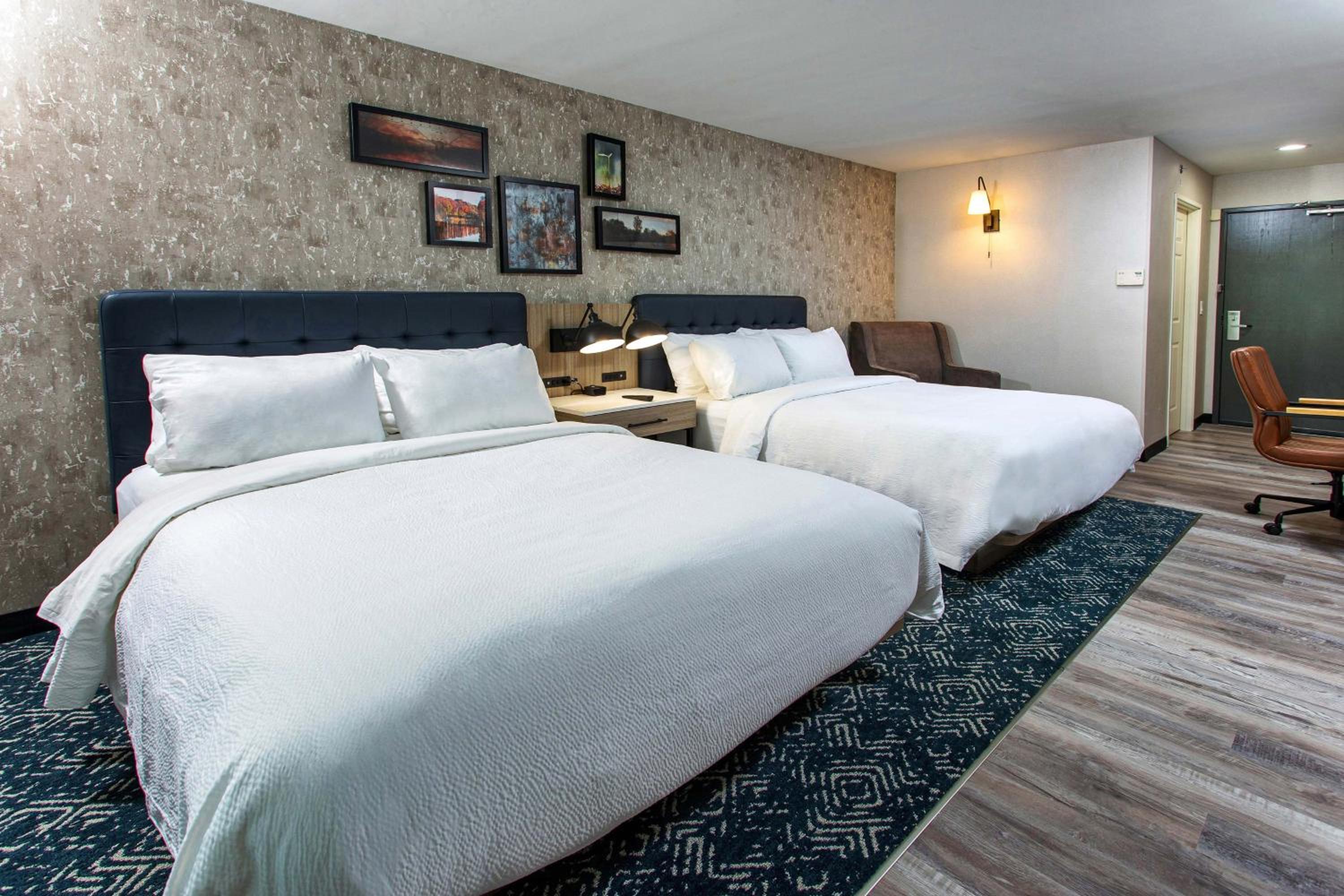 Traditional Guest room with 2 Queen Bed - Photo 4