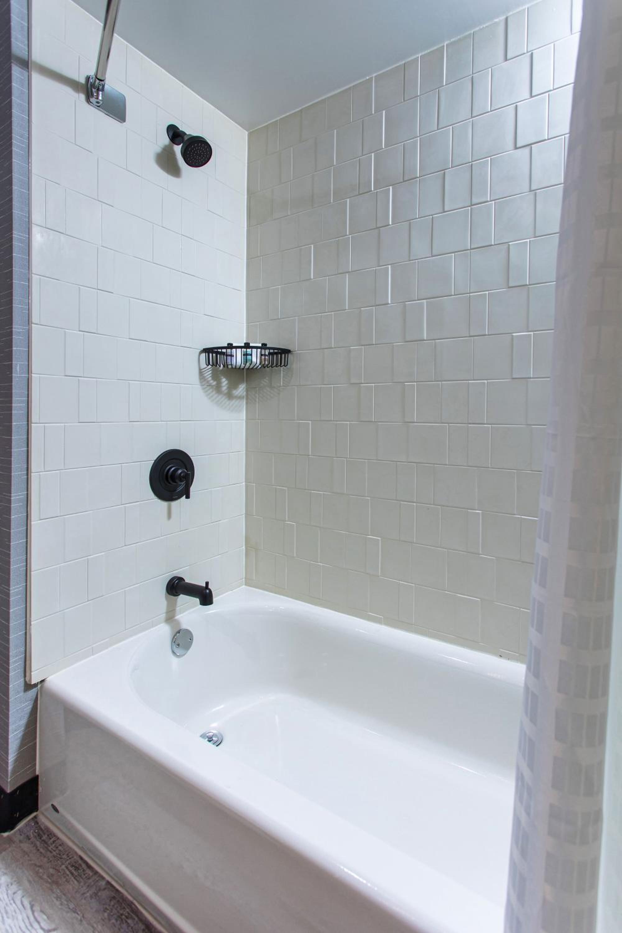 Traditional Guest room with 2 Queen Bed - Photo 3