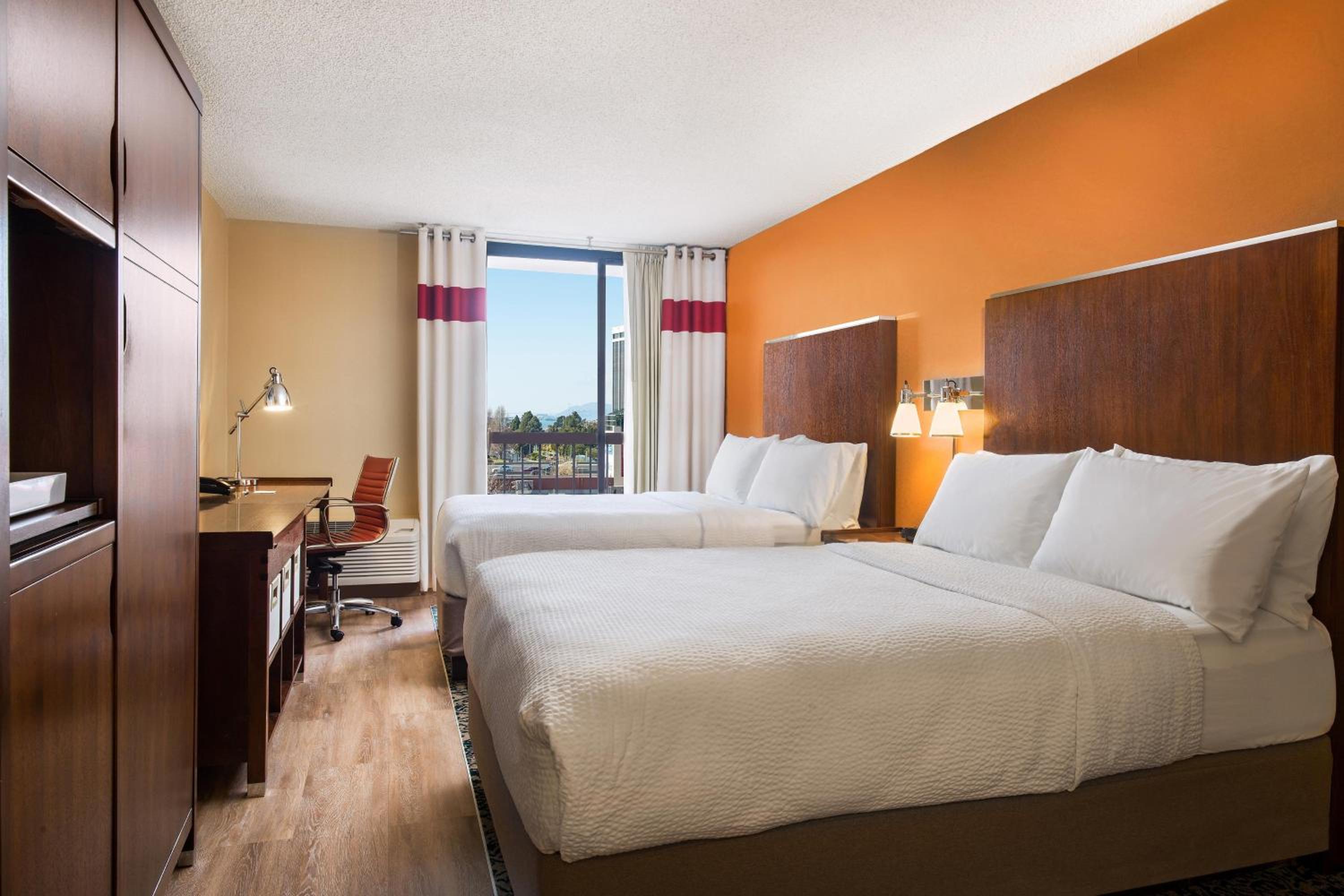 Guest room, 2 Double, Bay view - Photo 1