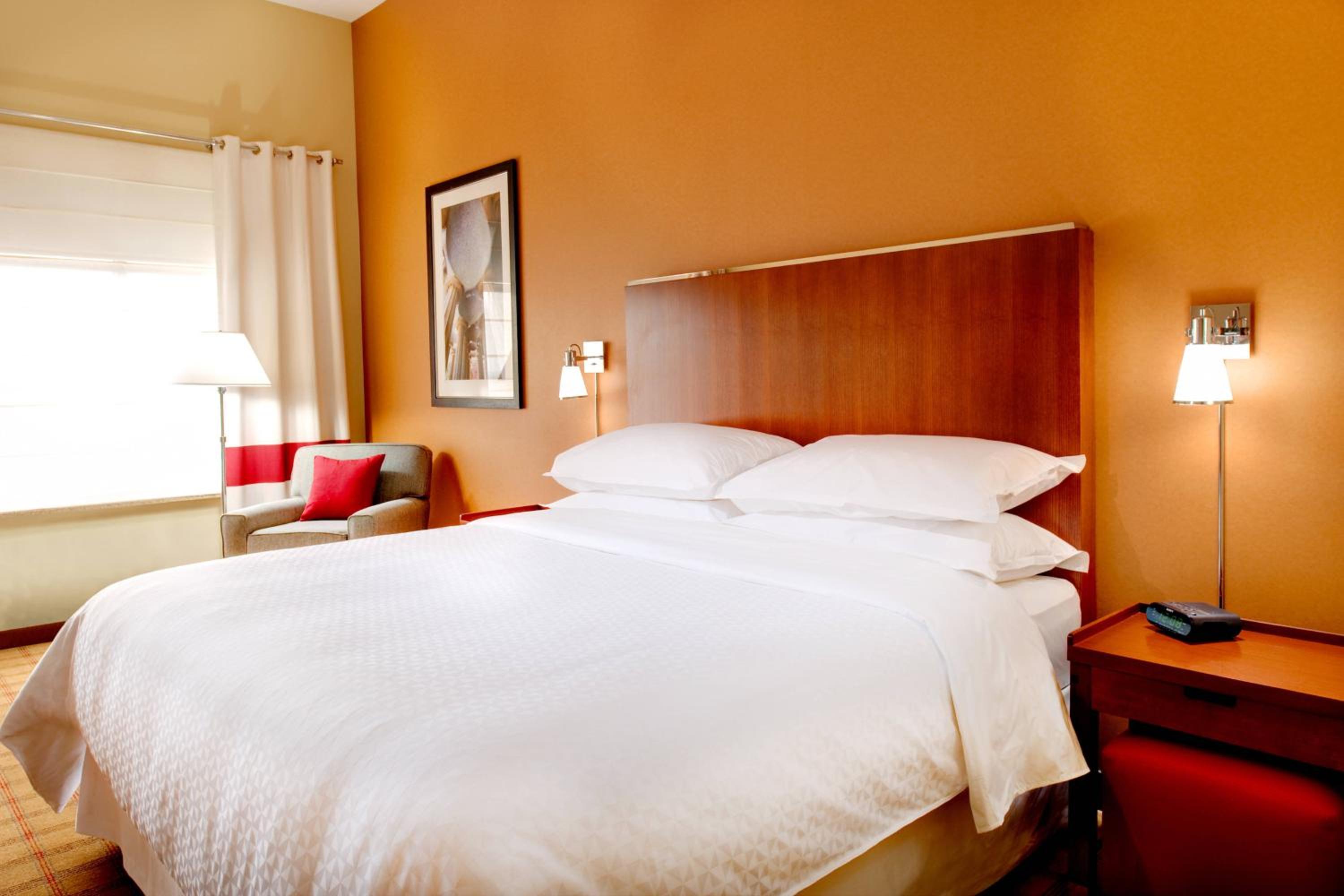 Larger Guest room, 1 King - Photo 1