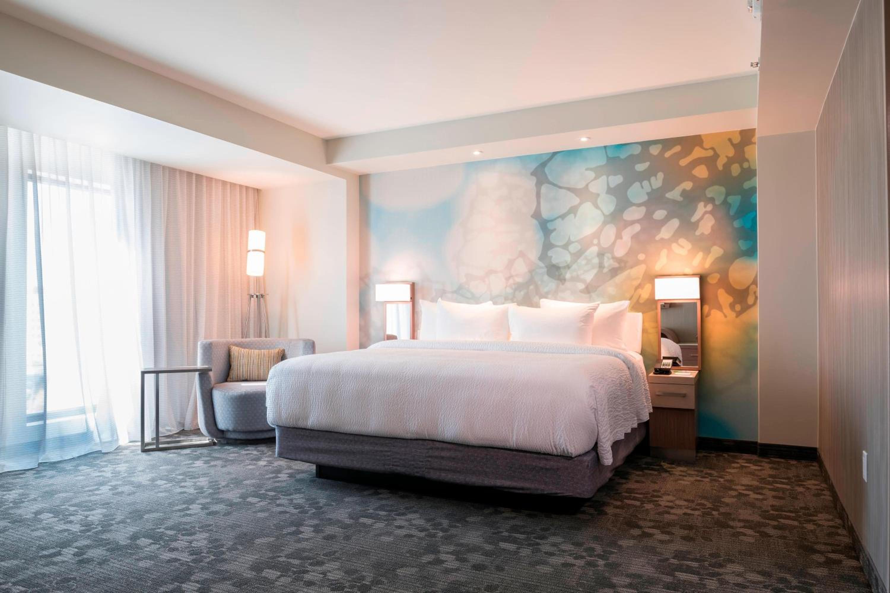 Deluxe King Room photo 2