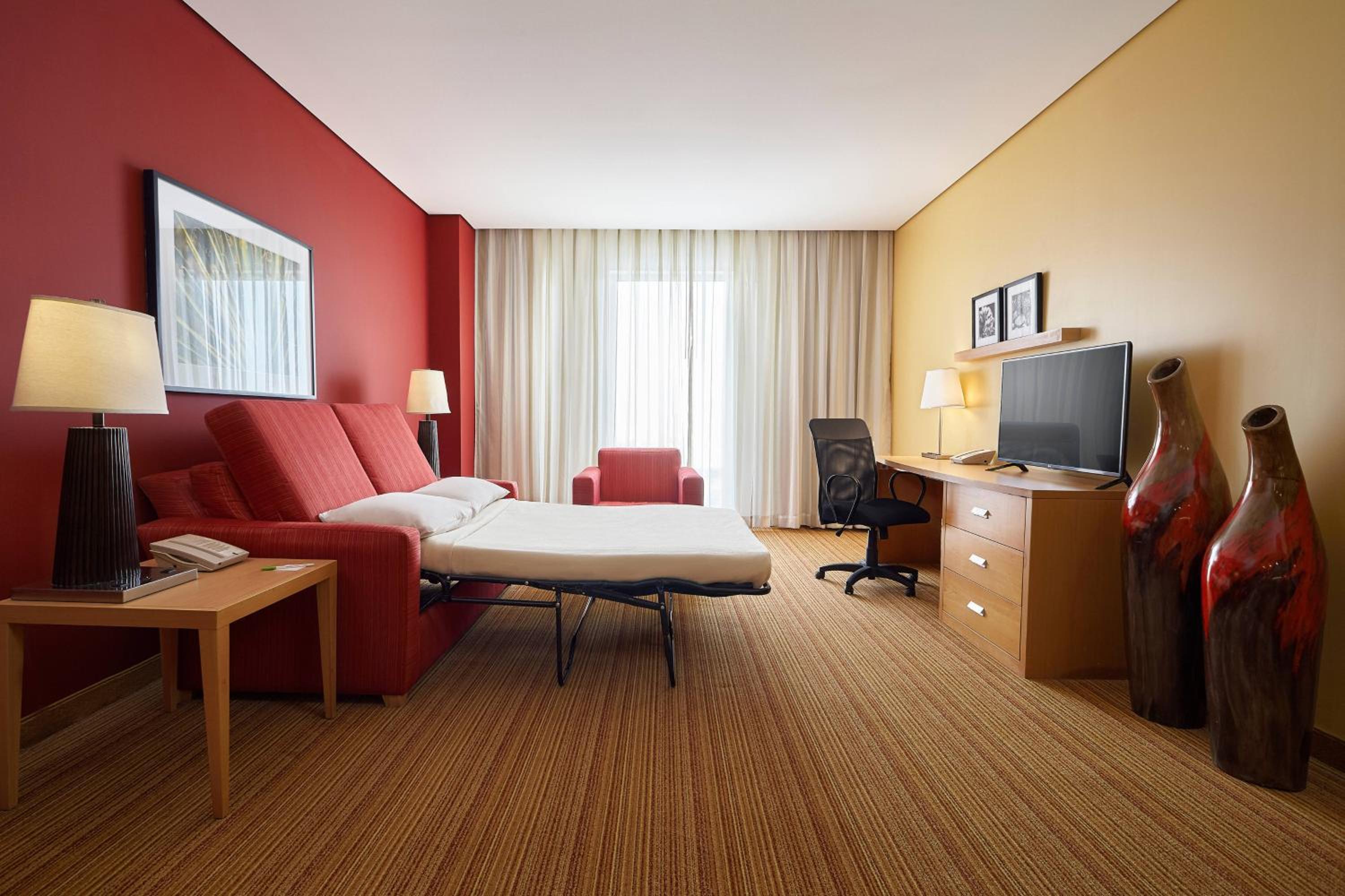 One-Bedroom King Suite photo 3