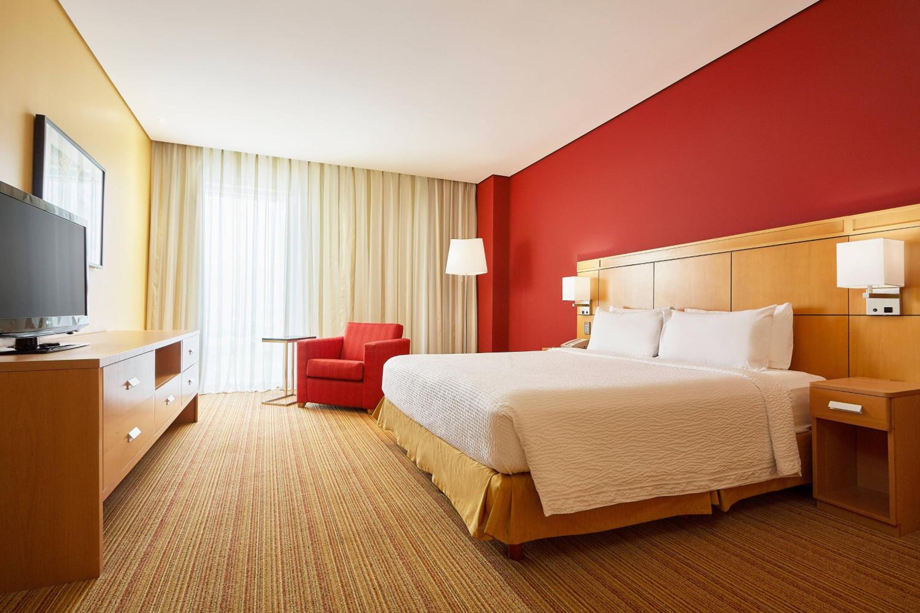 One-Bedroom King Suite
