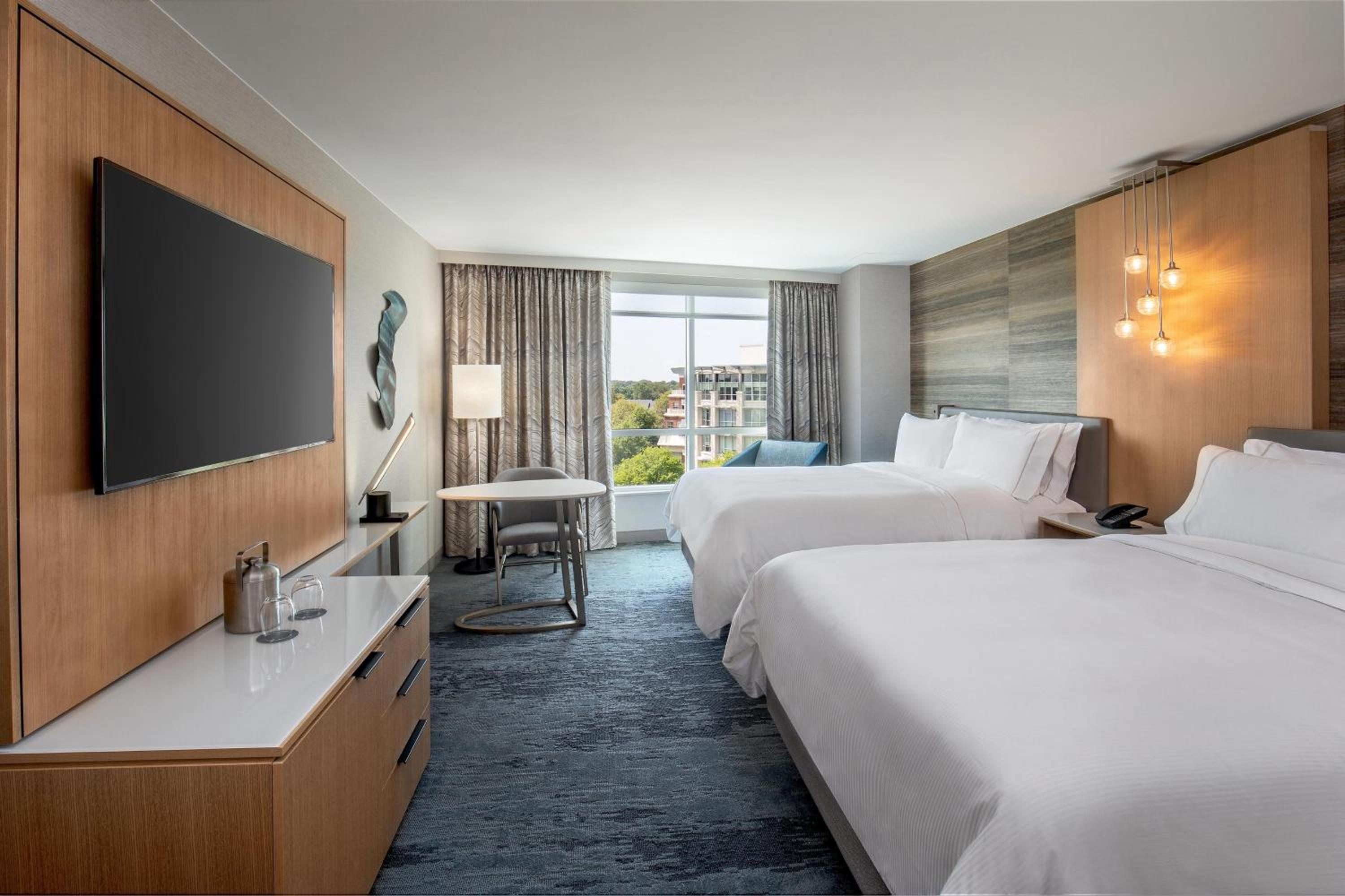 Premium, Guest room, 2 Double, City view - Photo 1
