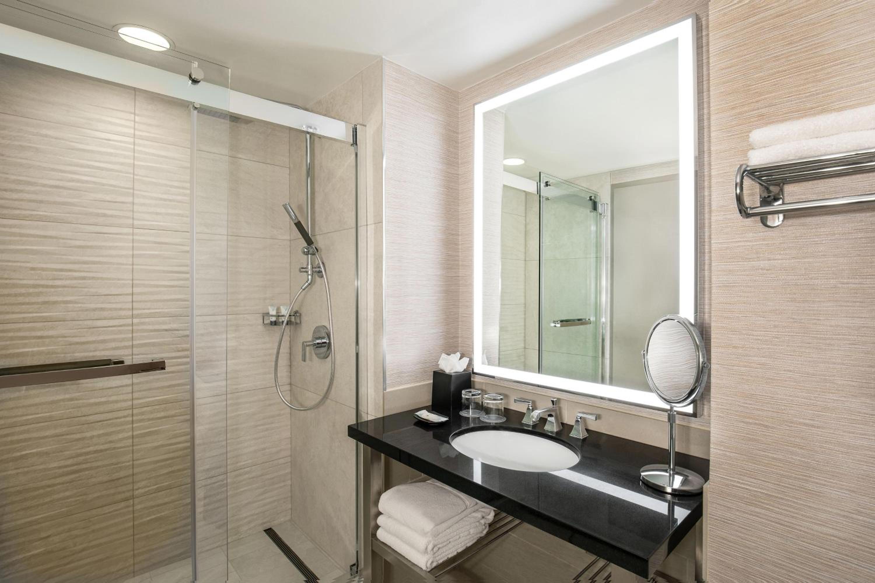 Standard, Guest room, 1 King - Photo 6