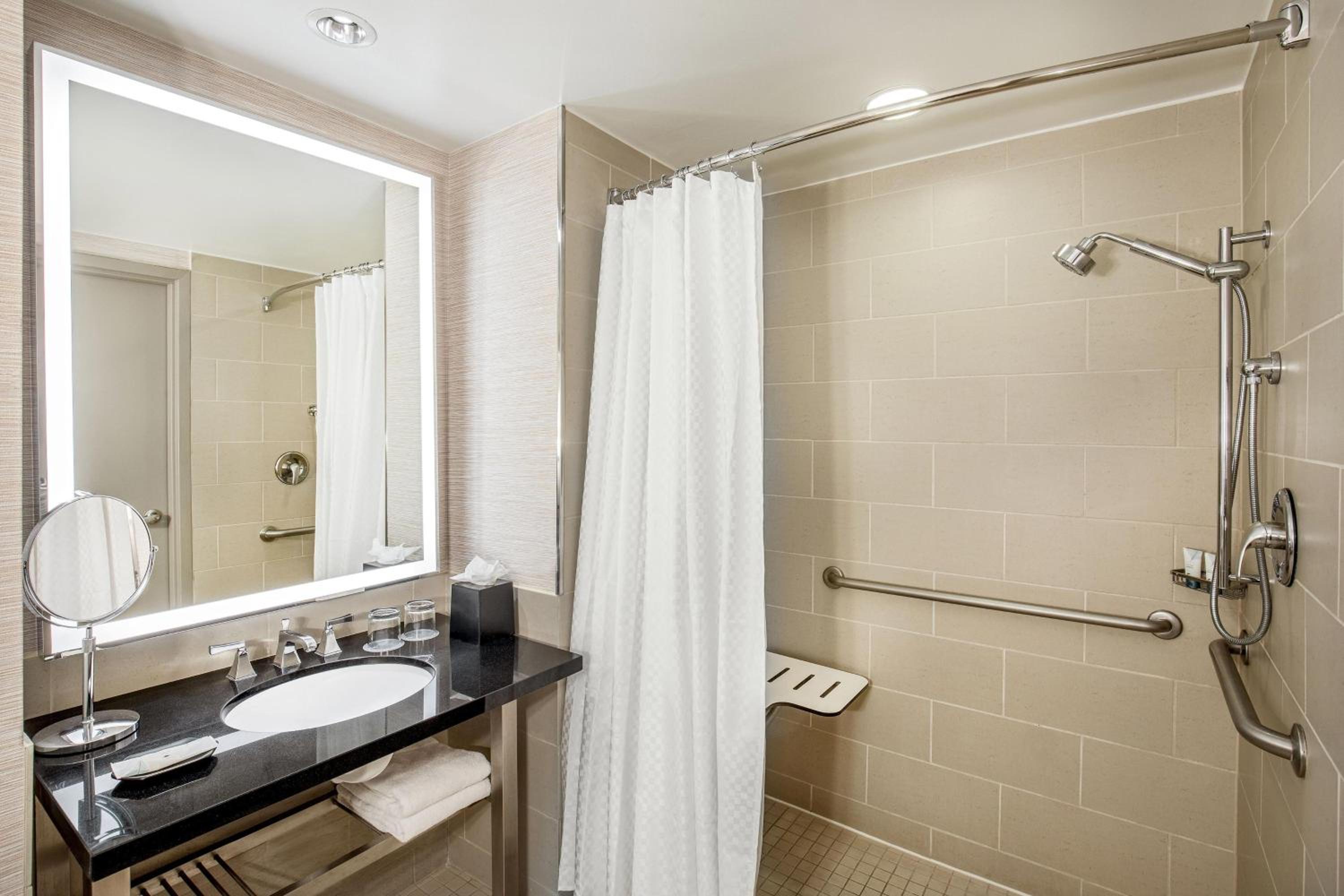 Standard, Guest room, 1 King - Photo 4