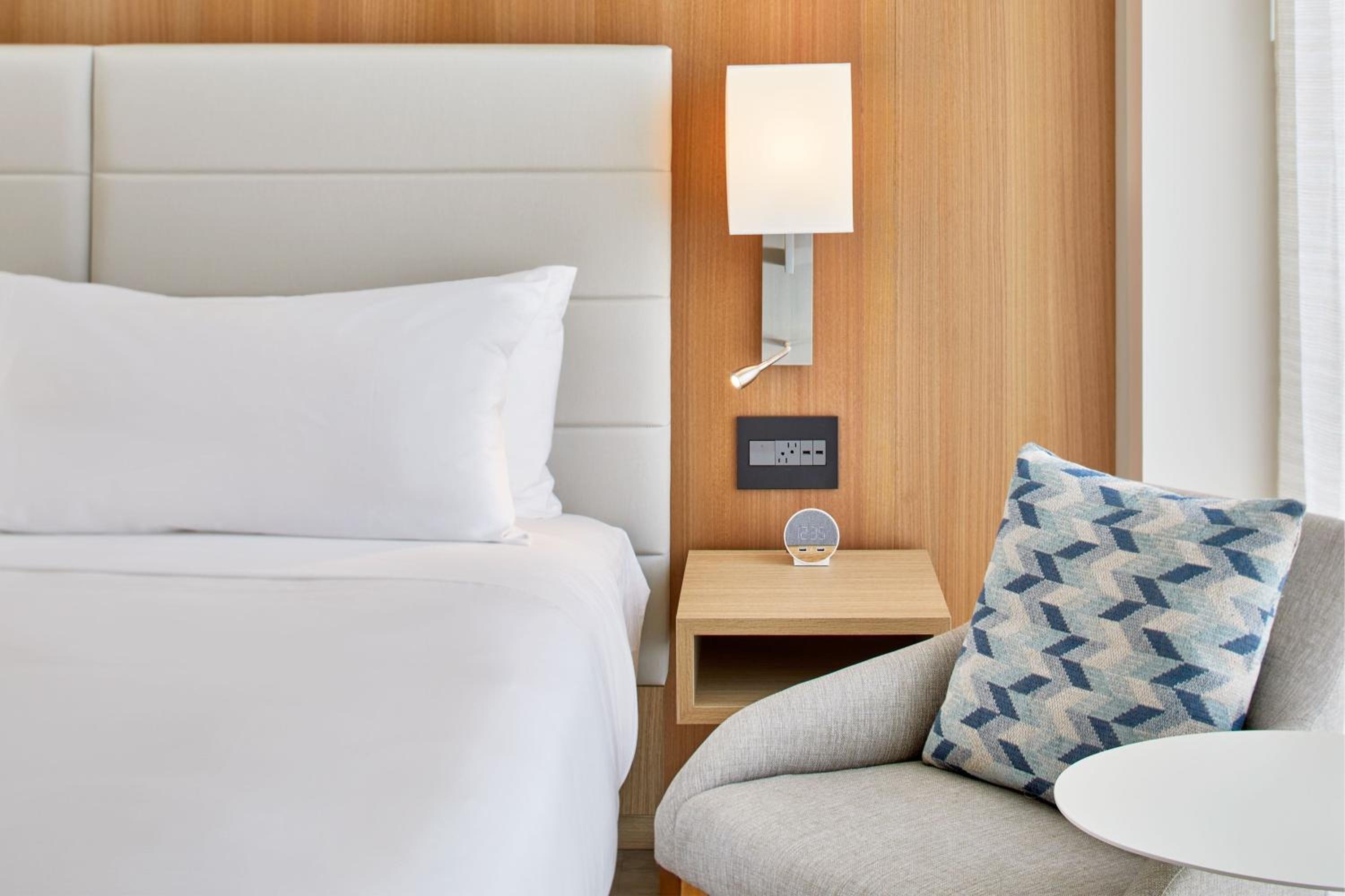 1 King Guest Room, Partial Ocean View - Photo 2
