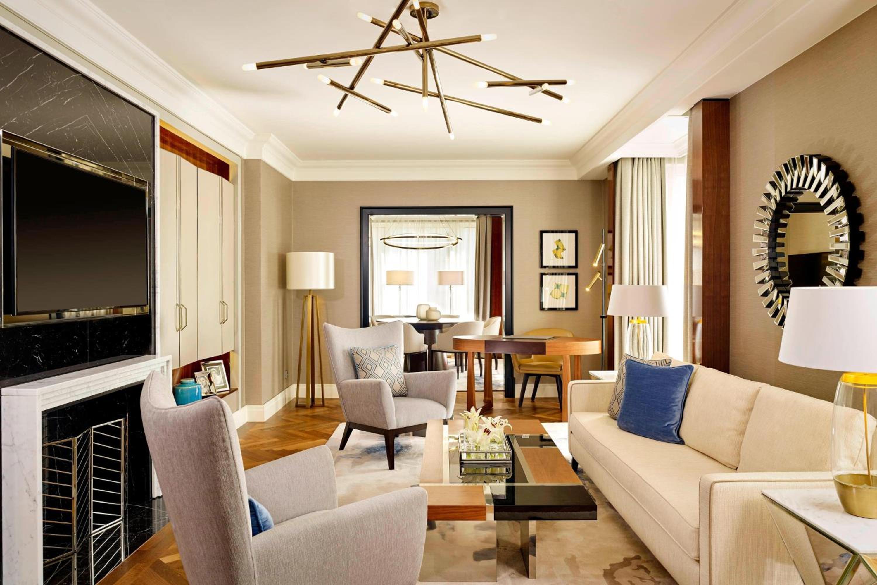 Carlton Club Suite
