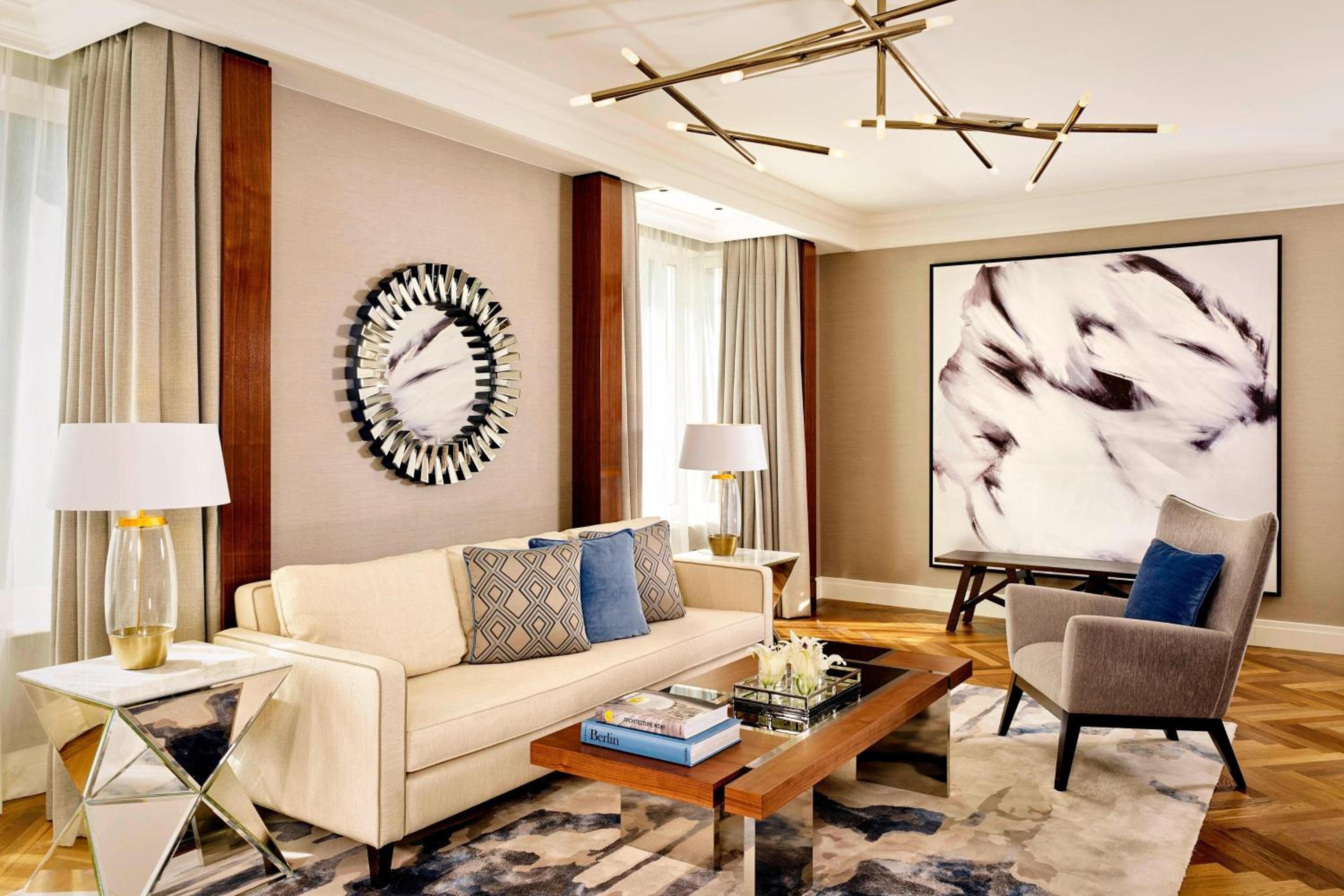 Carlton Club Suite
