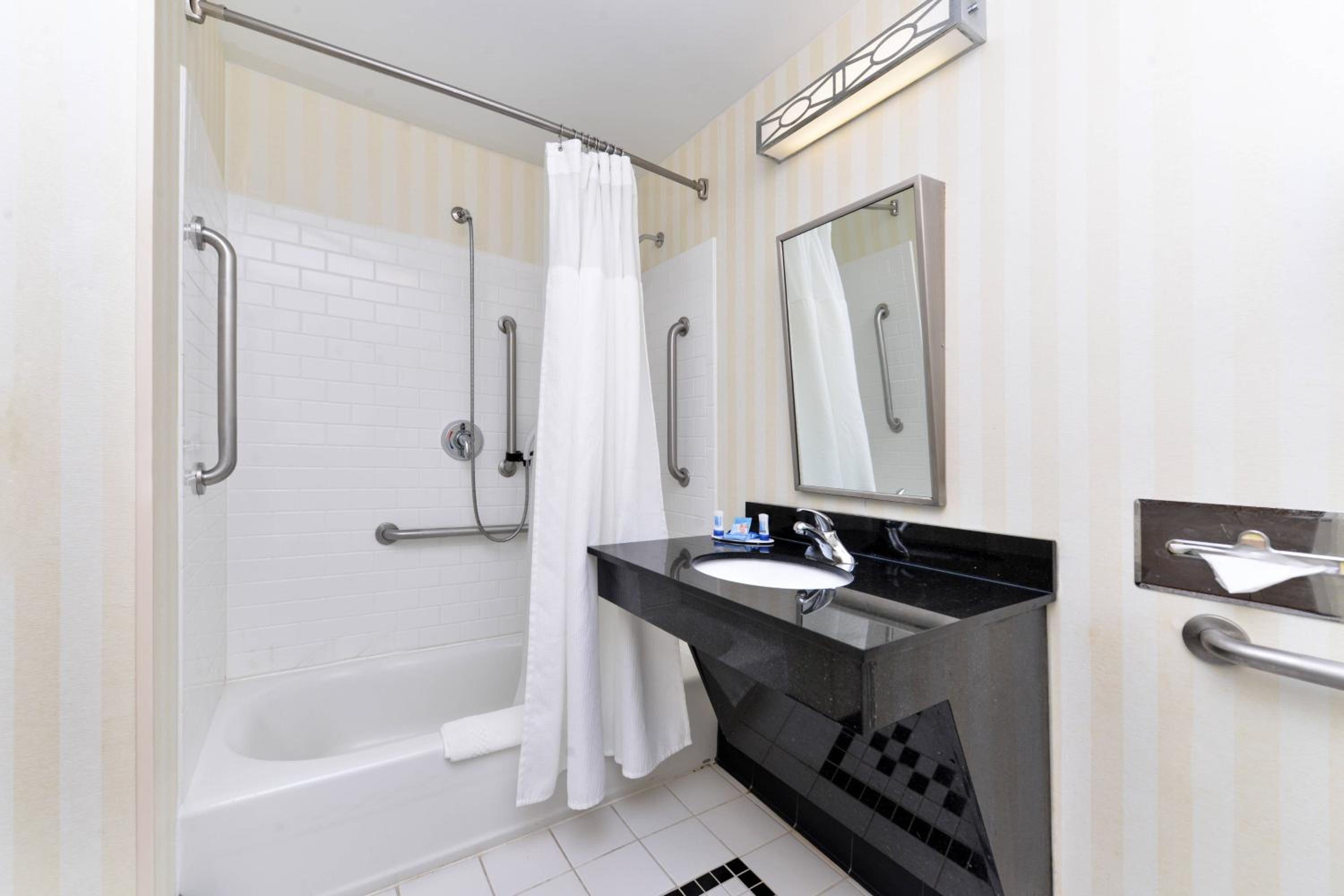 Double Room with Two Double Beds - Photo 2