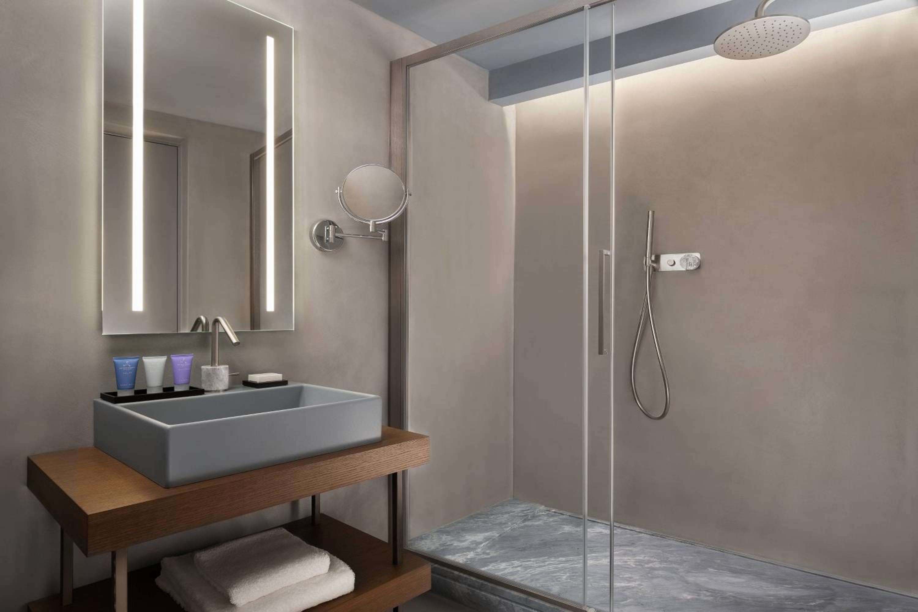 Vivace, Guest room, 1 King, City view - Photo 3