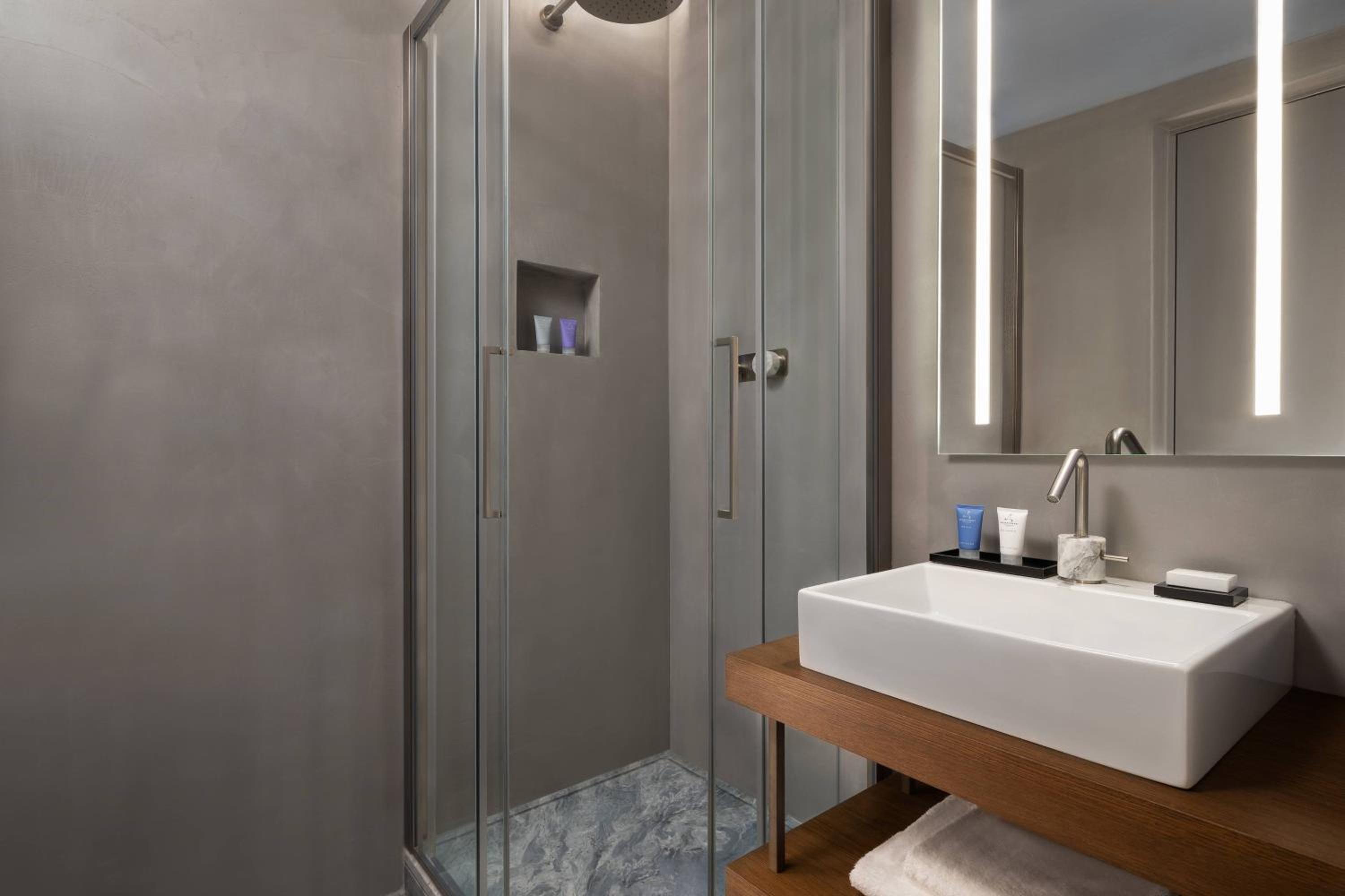 Adagio, Guest room, 1 King - Photo 2