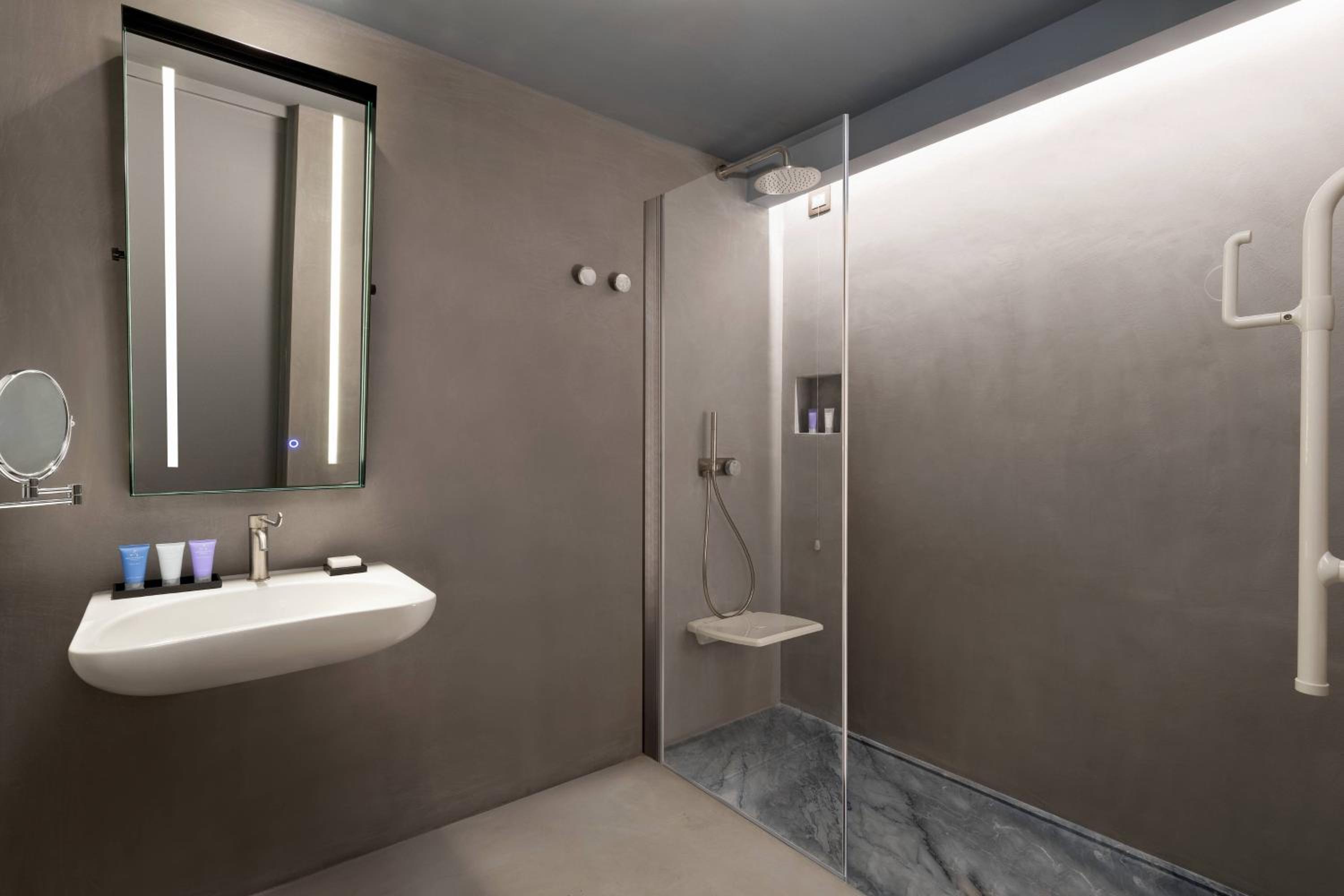 Adagio, Guest room, 1 King - Photo 3