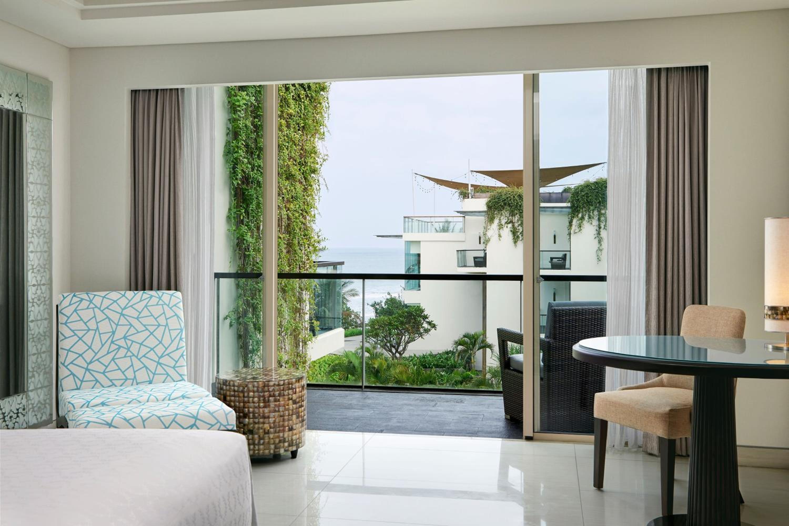 Guest Room Partial Ocean View, 2 Double Beds (suitable for 2 adults & 2 children below 12 y.o. or 3 adults with Extra Bed) photo 1